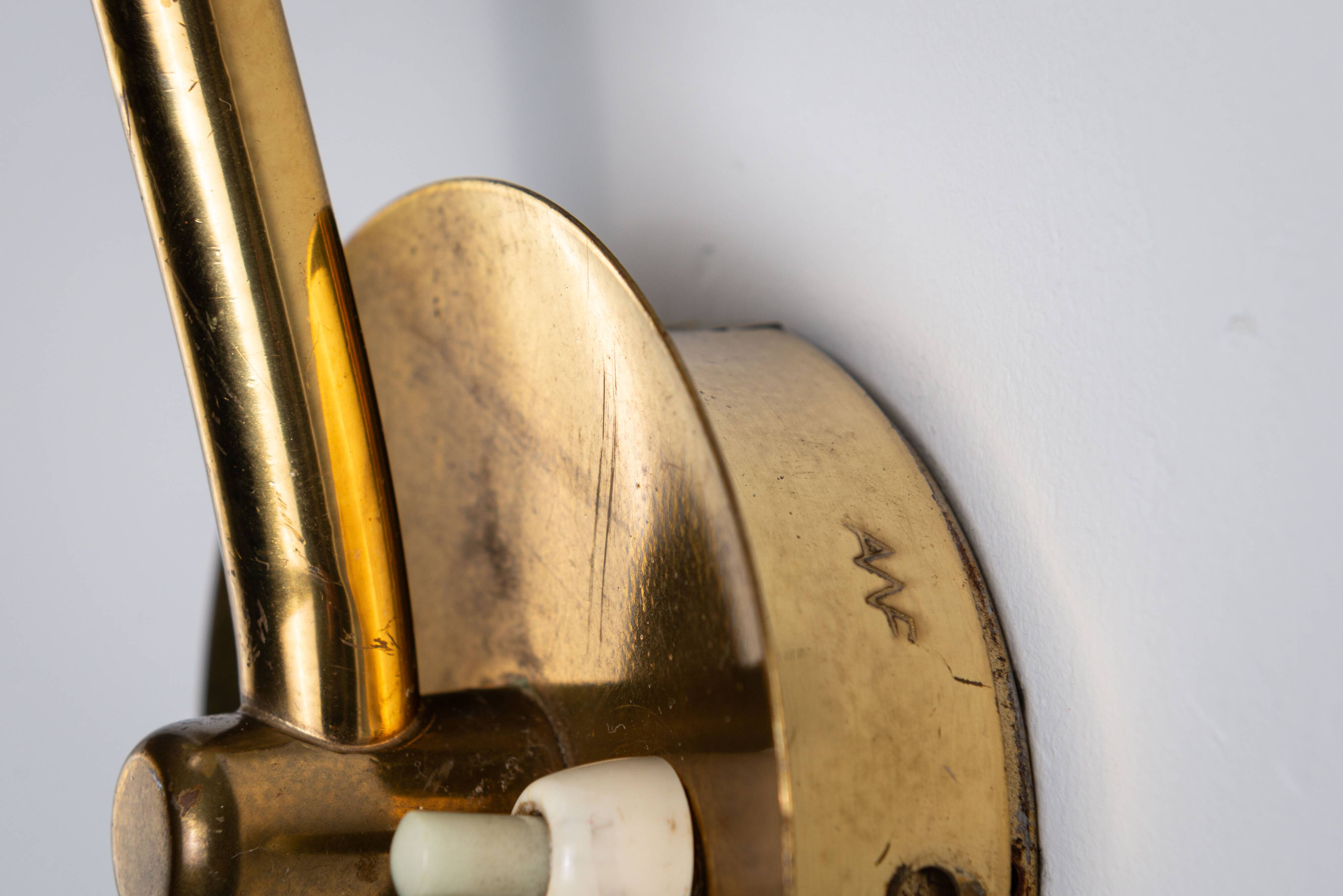 Applique Arnold Wiigs en plastique et laiton