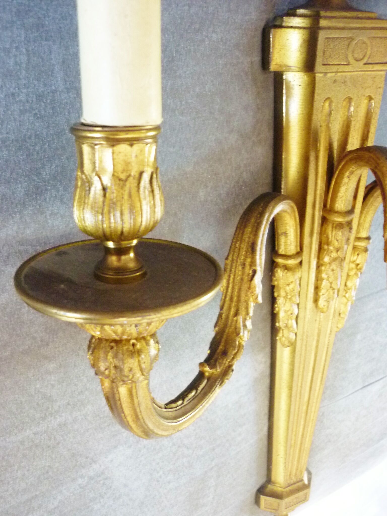 Huge wall lamp in gilded bronze Louis XVI style, three branches, late nineteenth