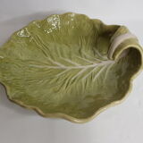 Dish in earthenware "chou leaf" Bordallo Pinheiro, 32 cm