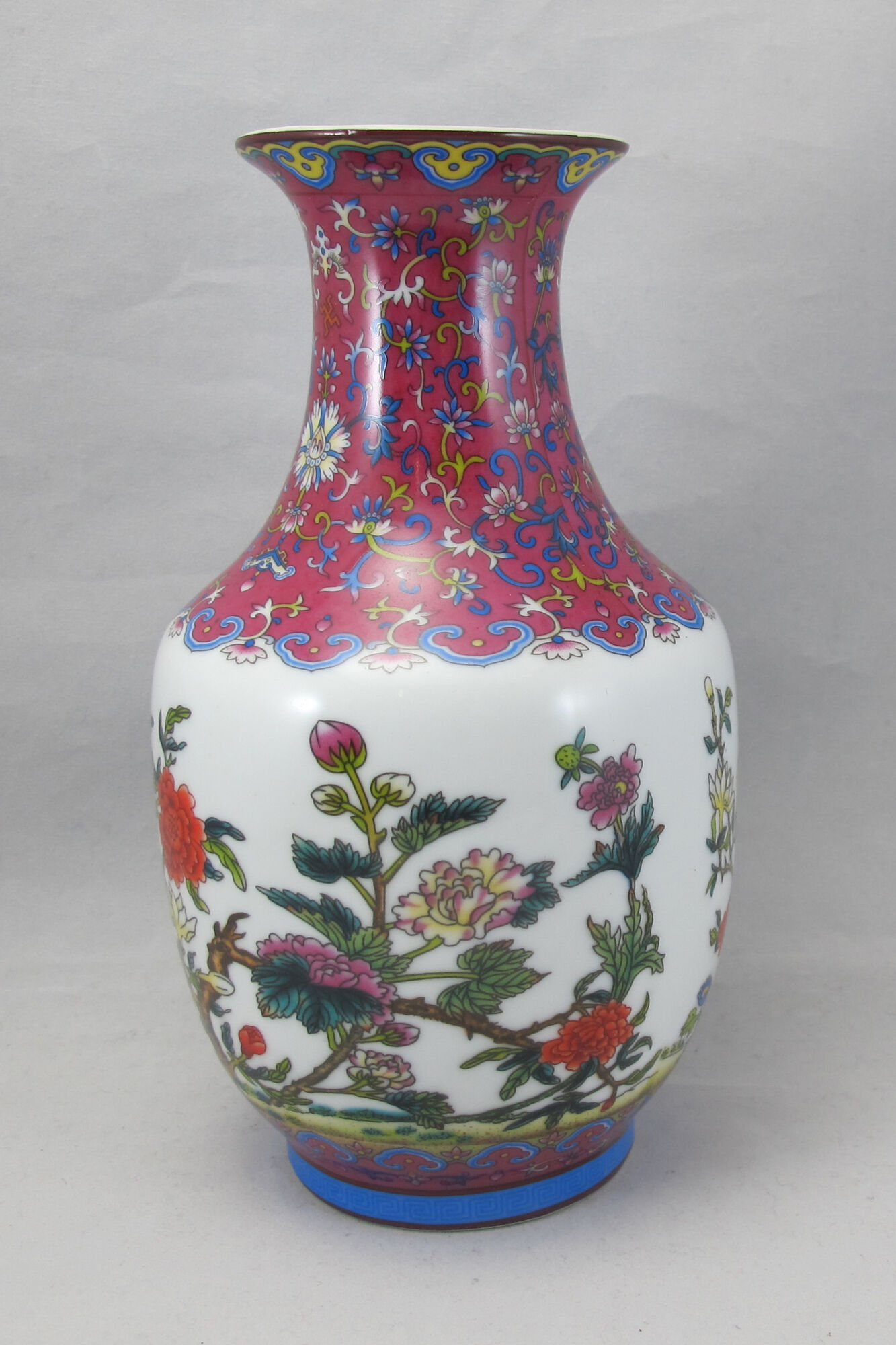 small pink family vase in Chinese porcelain China