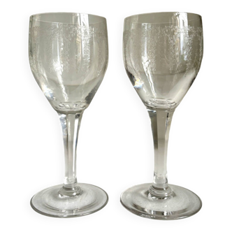 2 chiseled crystal wine glasses