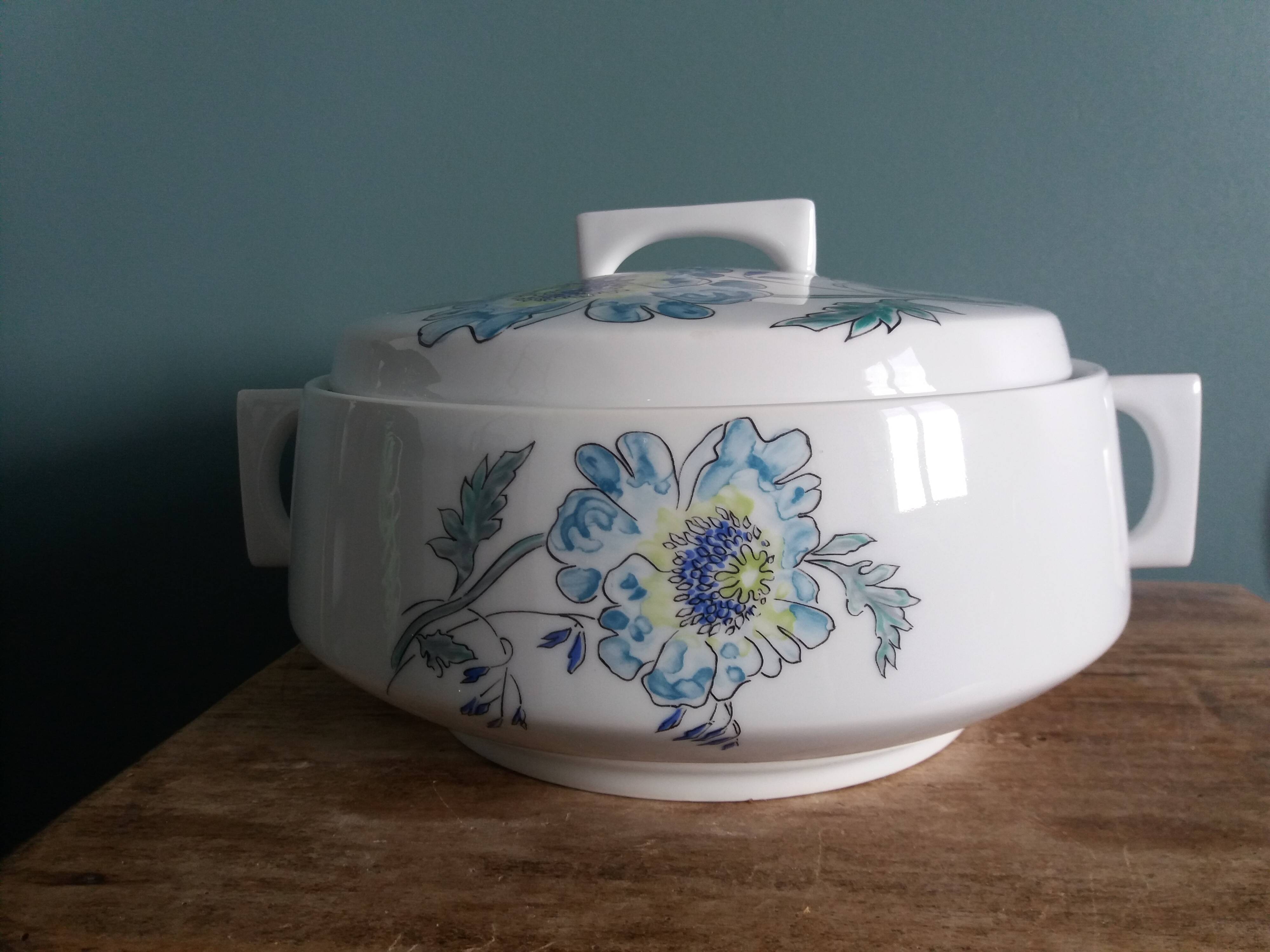 Ariès tureen by Raymond Loewy, Limoges Bernardaud porcelain, Themis pattern