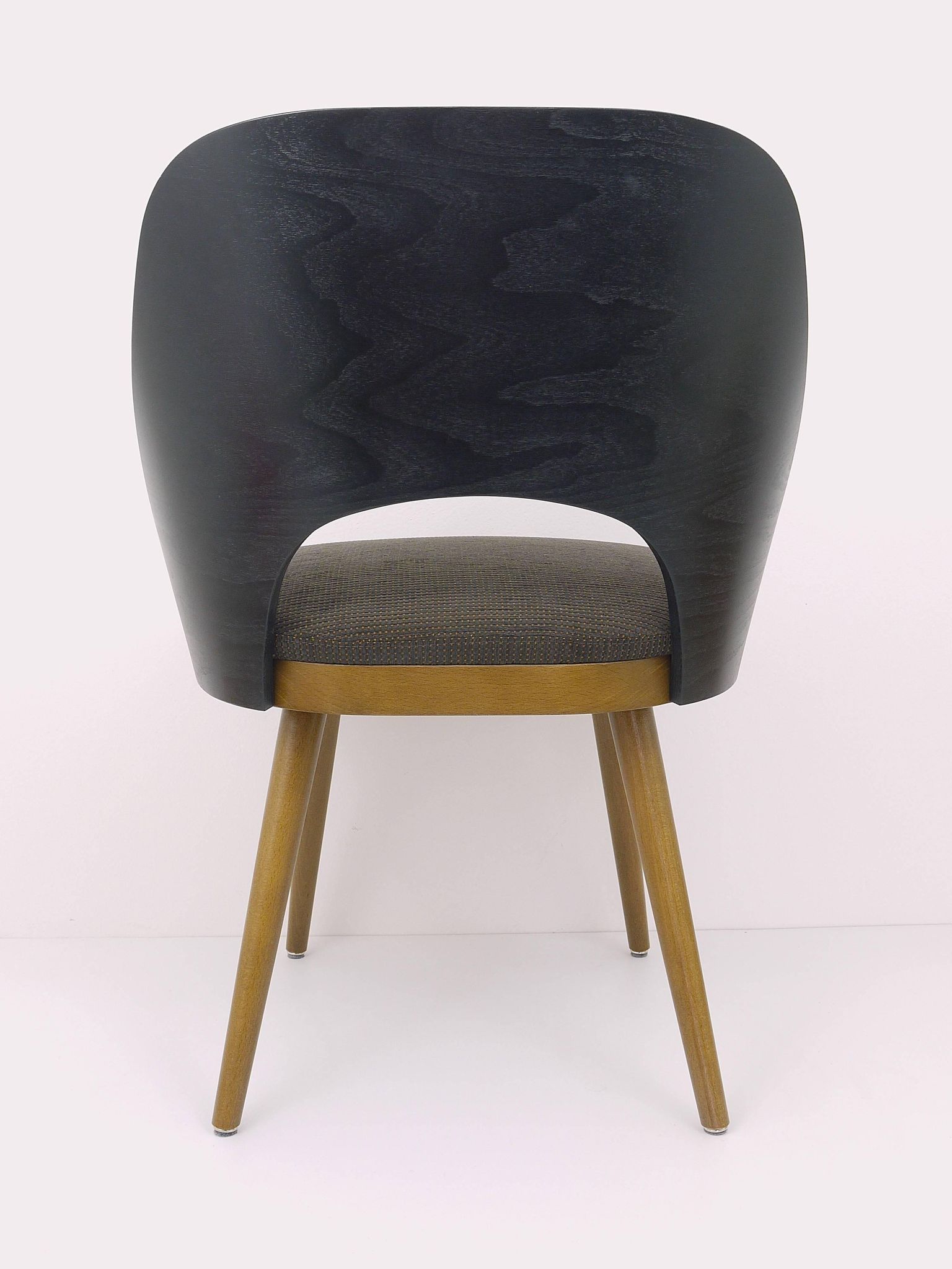 Beautiful modernist chairs in the style of Oswald Haerdtl, Backhausen, Austria.