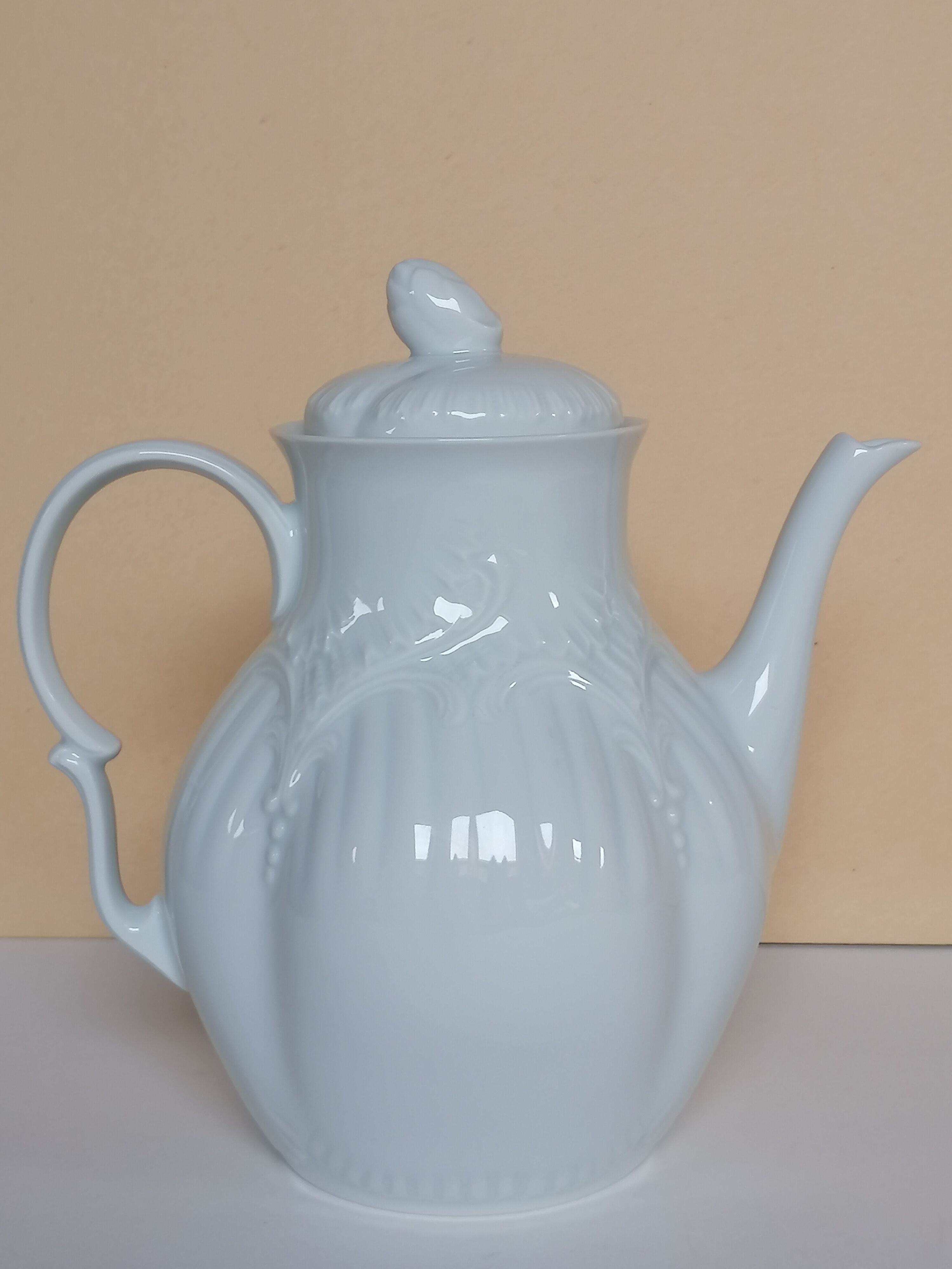 Coffee maker in old white porcelain from Limoges