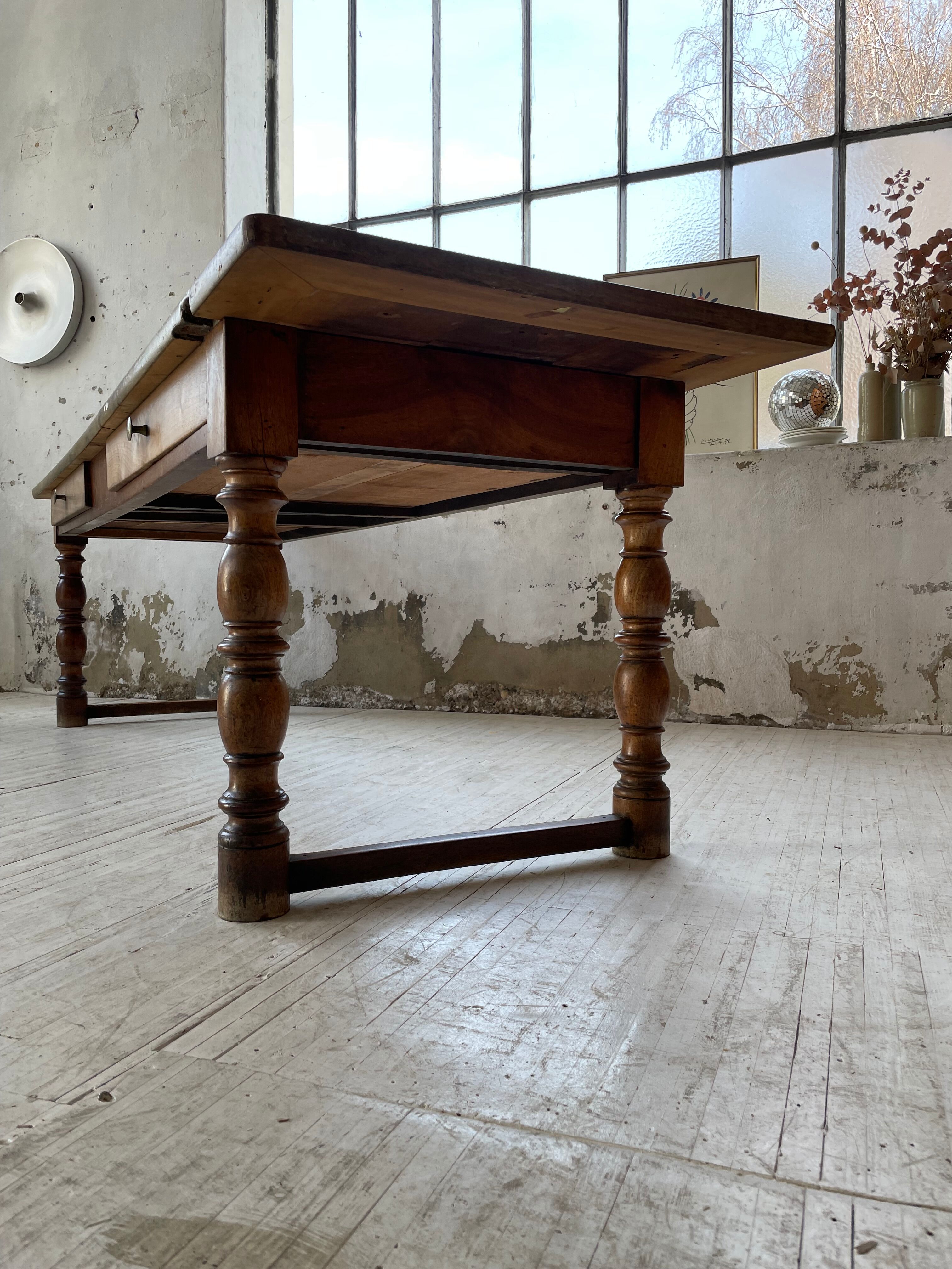 Table of draper firm walnut 260cm