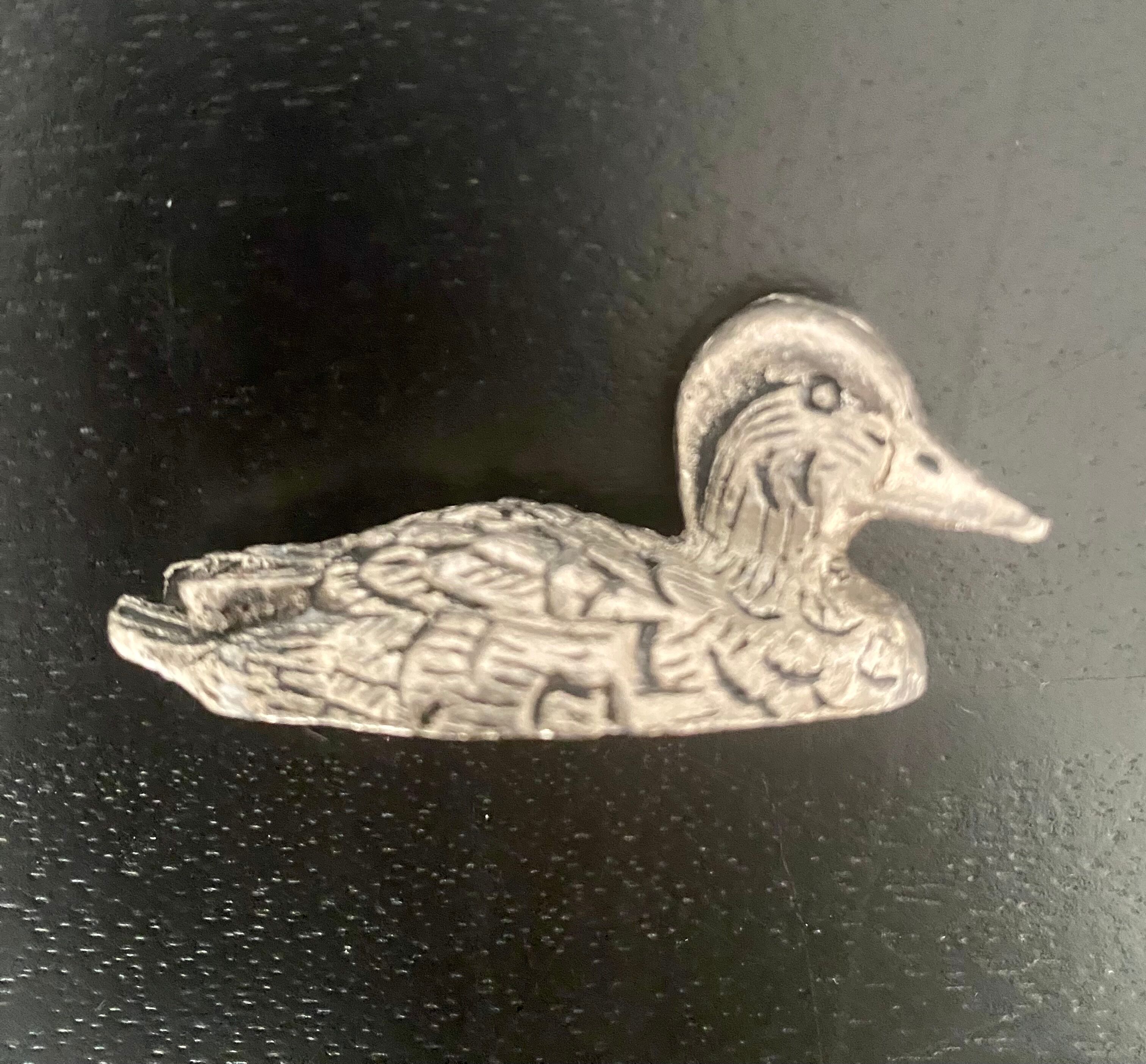 12 metal duck-shaped knife holders