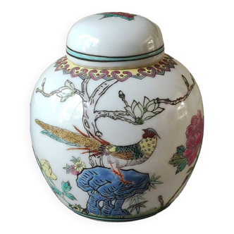 Decorative pot/Lidded vase/Tea pot, Chinese ginger. In fine porcelain. Floral/butterfly, insect patterns