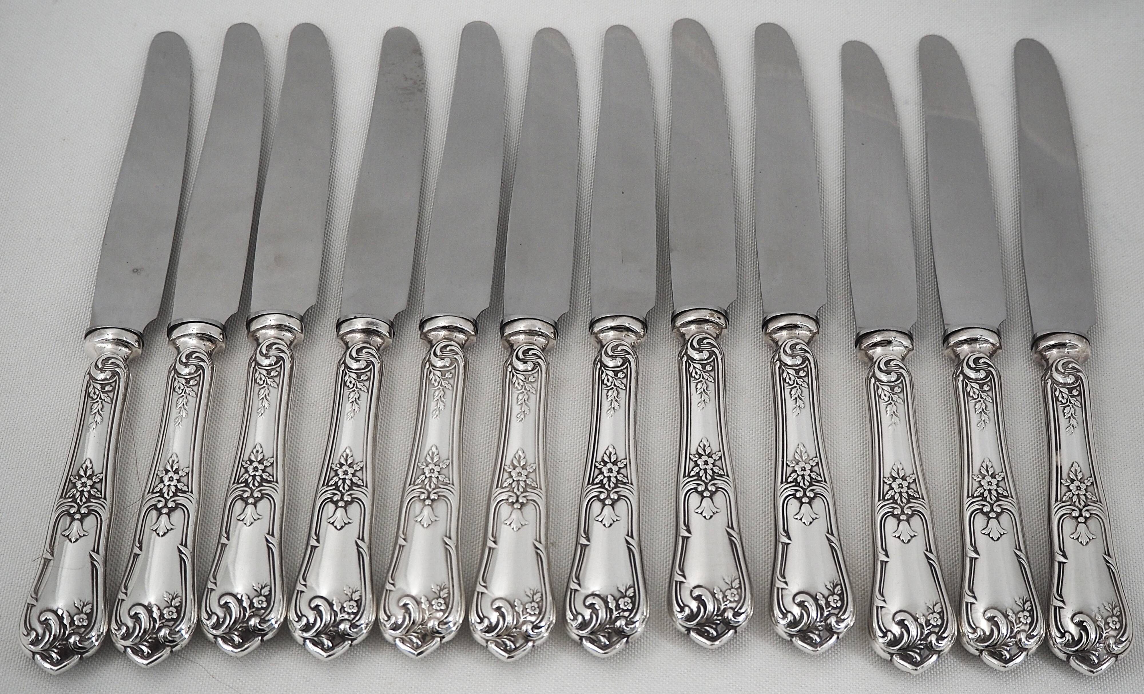 Boulenger Louis XV, 12 silver-plated table knives, excellent condition.