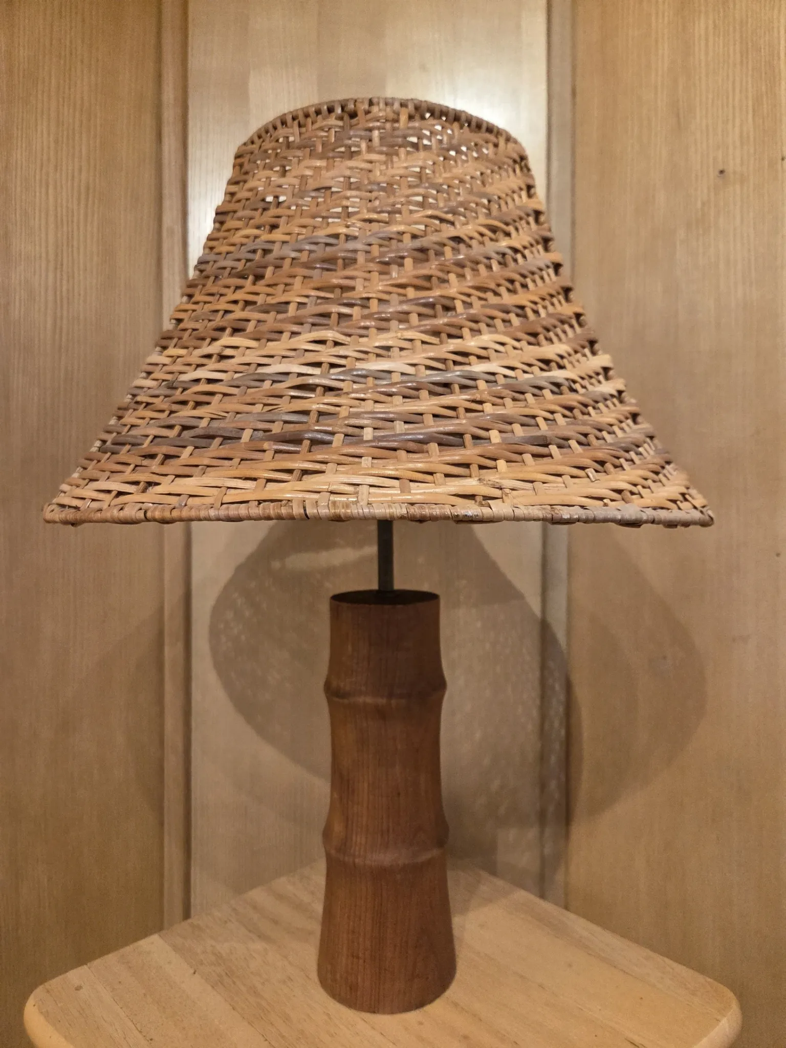 Wood and rattan lamp