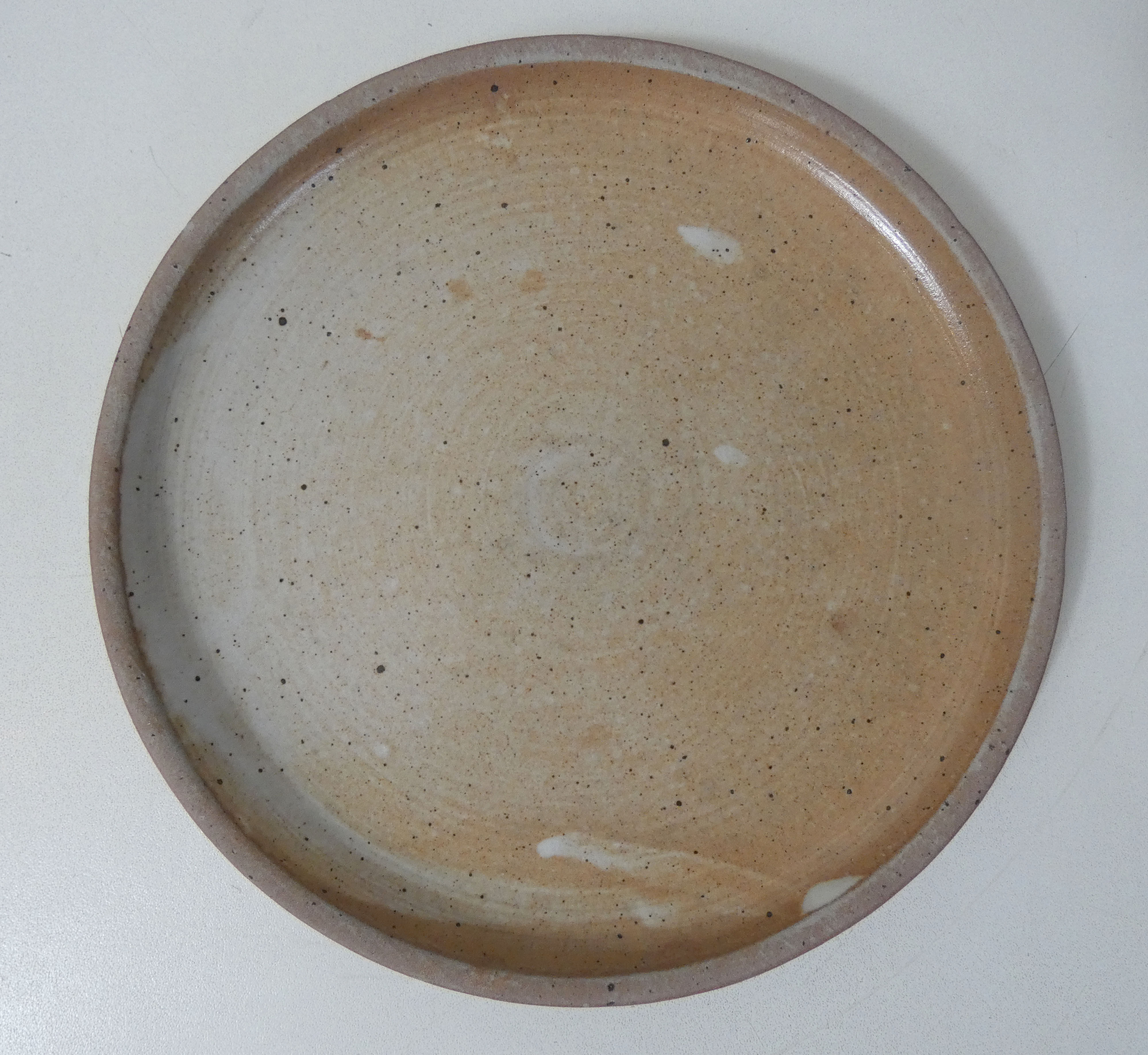 6 flat plates in Vintage stoneware