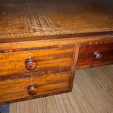 Bureau ancien en acajou dessus cuir