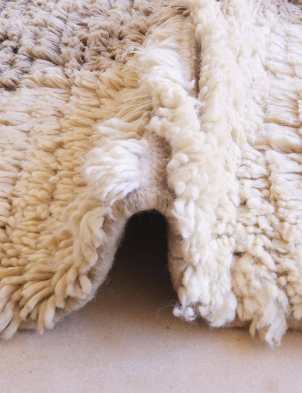 Contemporary Berber Rug - 398 x 282 cm