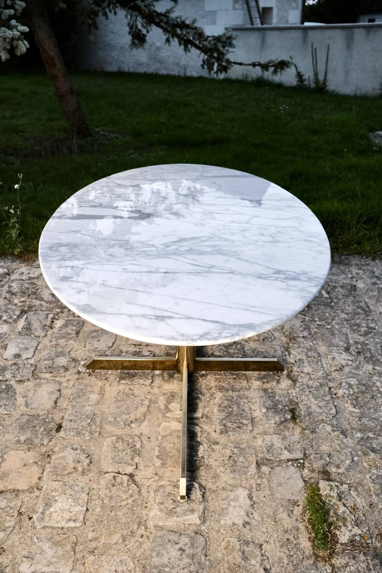 Super Malta marble and brass dining table, Roche Bobois, 1980s