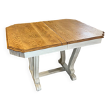 Extendable dining table
