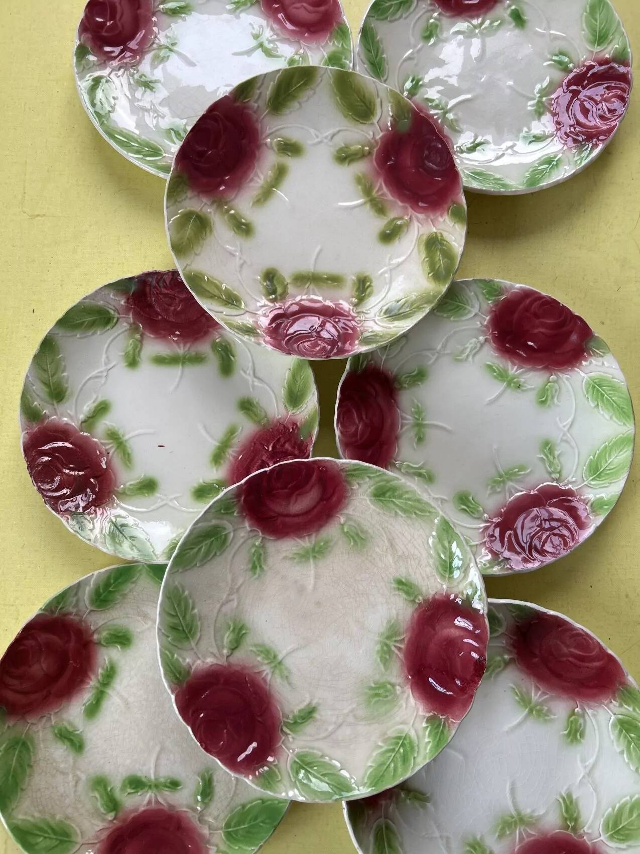 Set of 8 barbotine plates, the Onnaing roses – early 20th century