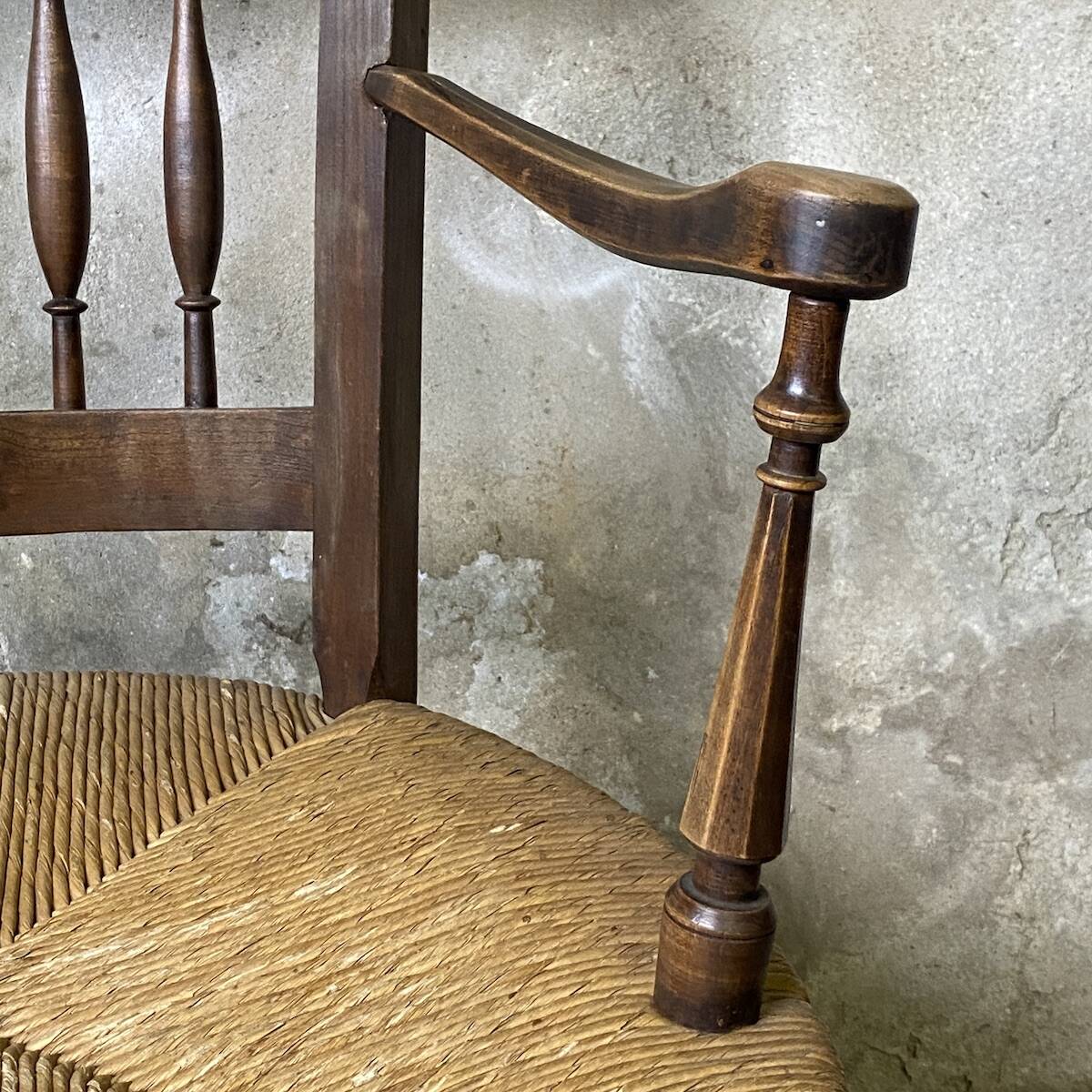 Provençal armchair in wood and straw