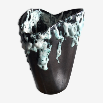 Black enamelled vase with lava decoration