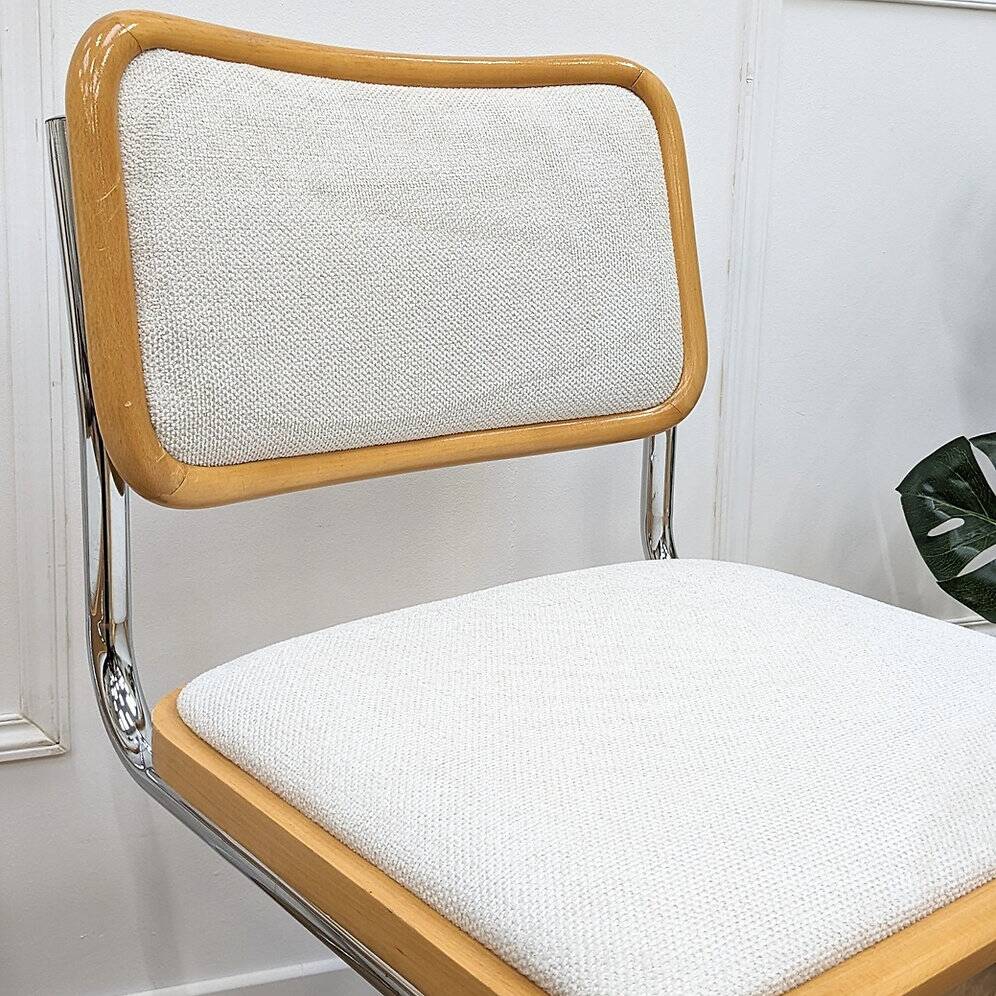 Chaise B32 en tissu rénové