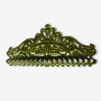 Pediment glazed enameled cast-iron