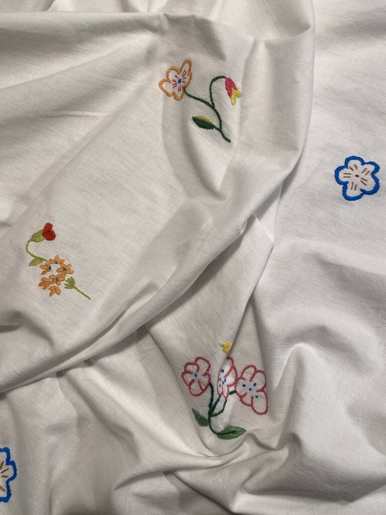 Antique hand embroidered oval tablecloth, floral pattern - 200x150 cm - cotton