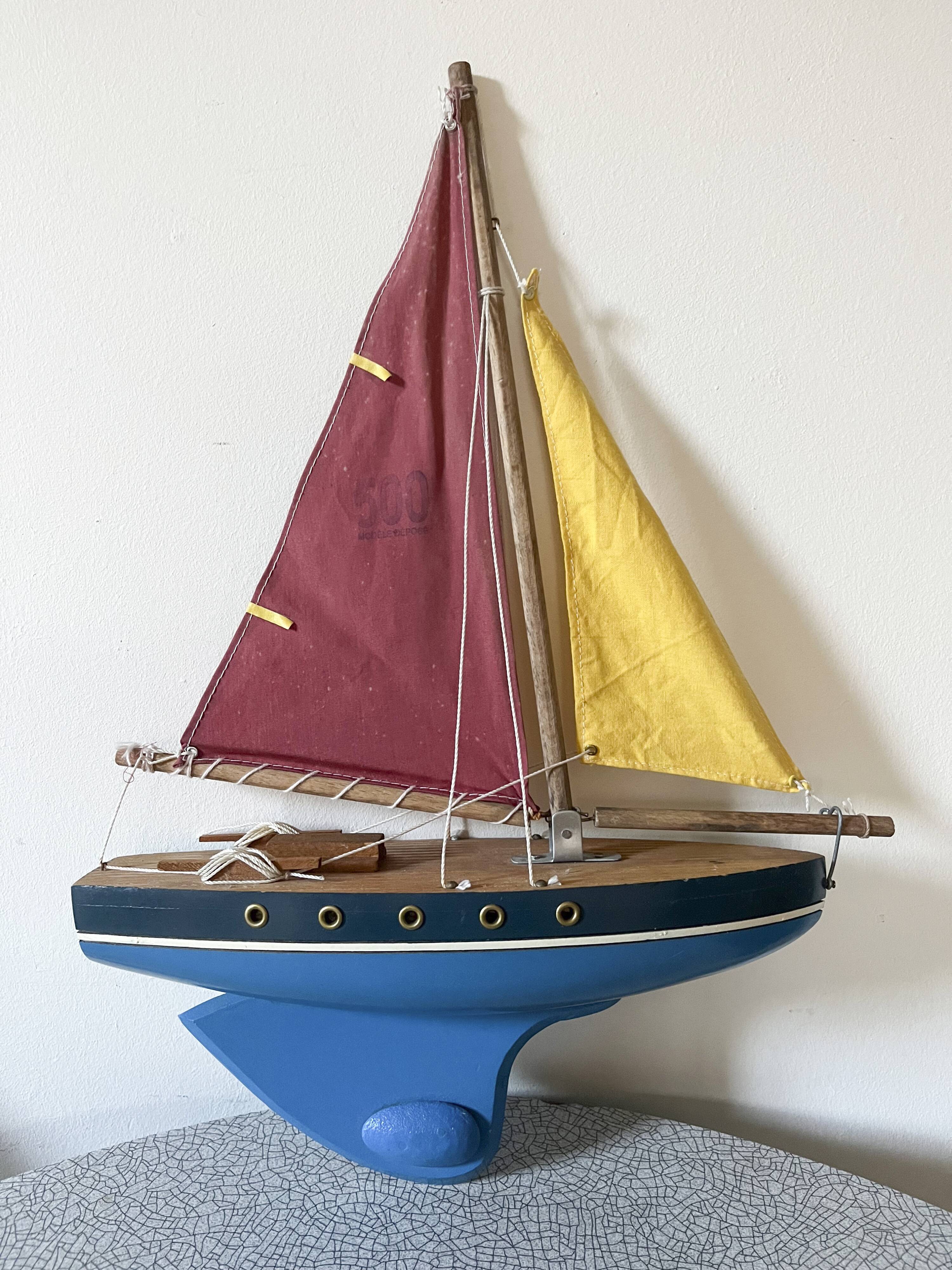 Voilier de bassin "tirot 500" navigable en bois