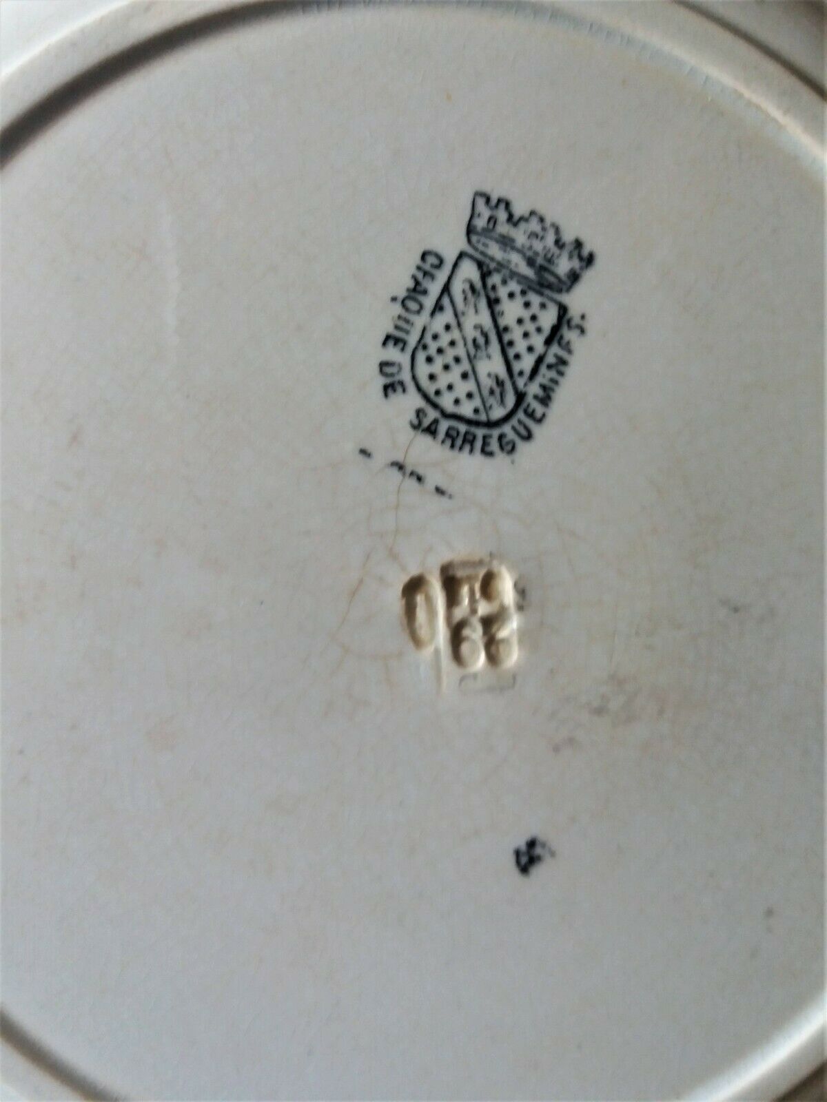 Talking plate with theme Sarreguemines series at the acclimatization garden