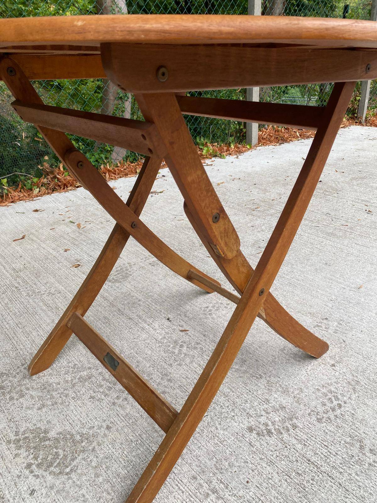 Folding garden table in solid teak Proloisirs parasol 80cm