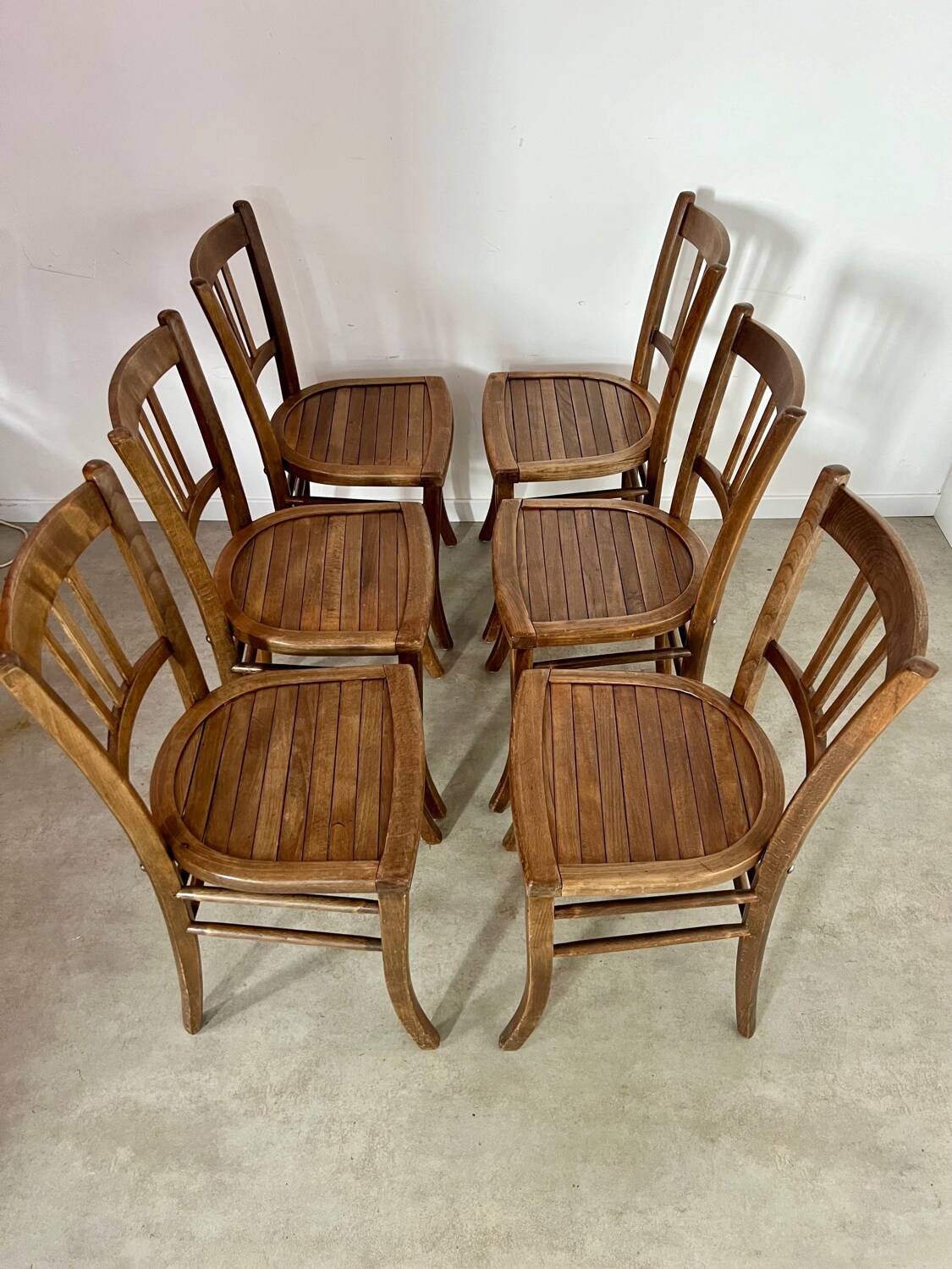 Lot de 6 anciennes chaises vintage bistrot des années 50 en bois