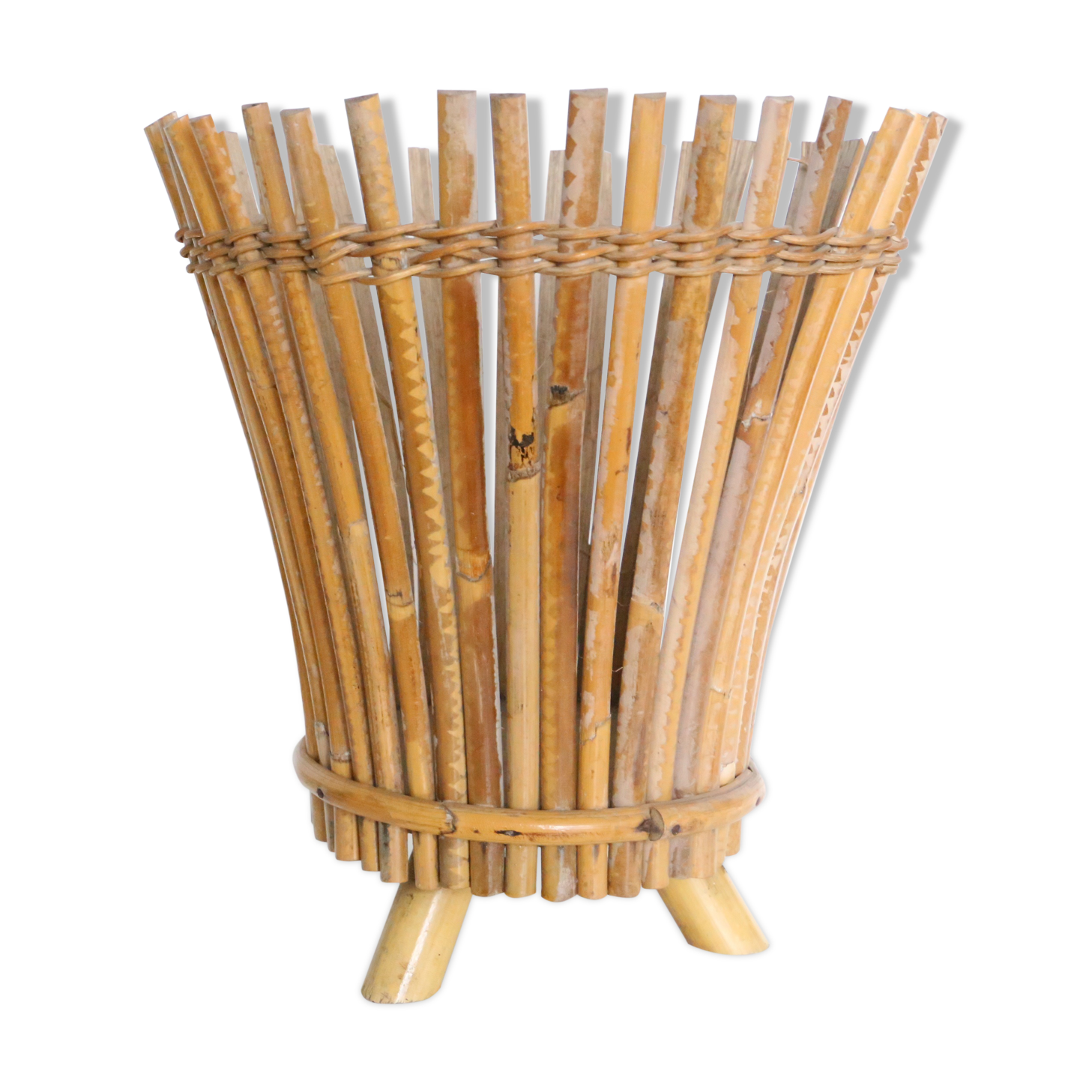 Cache pot en rotin sur pied, années 60