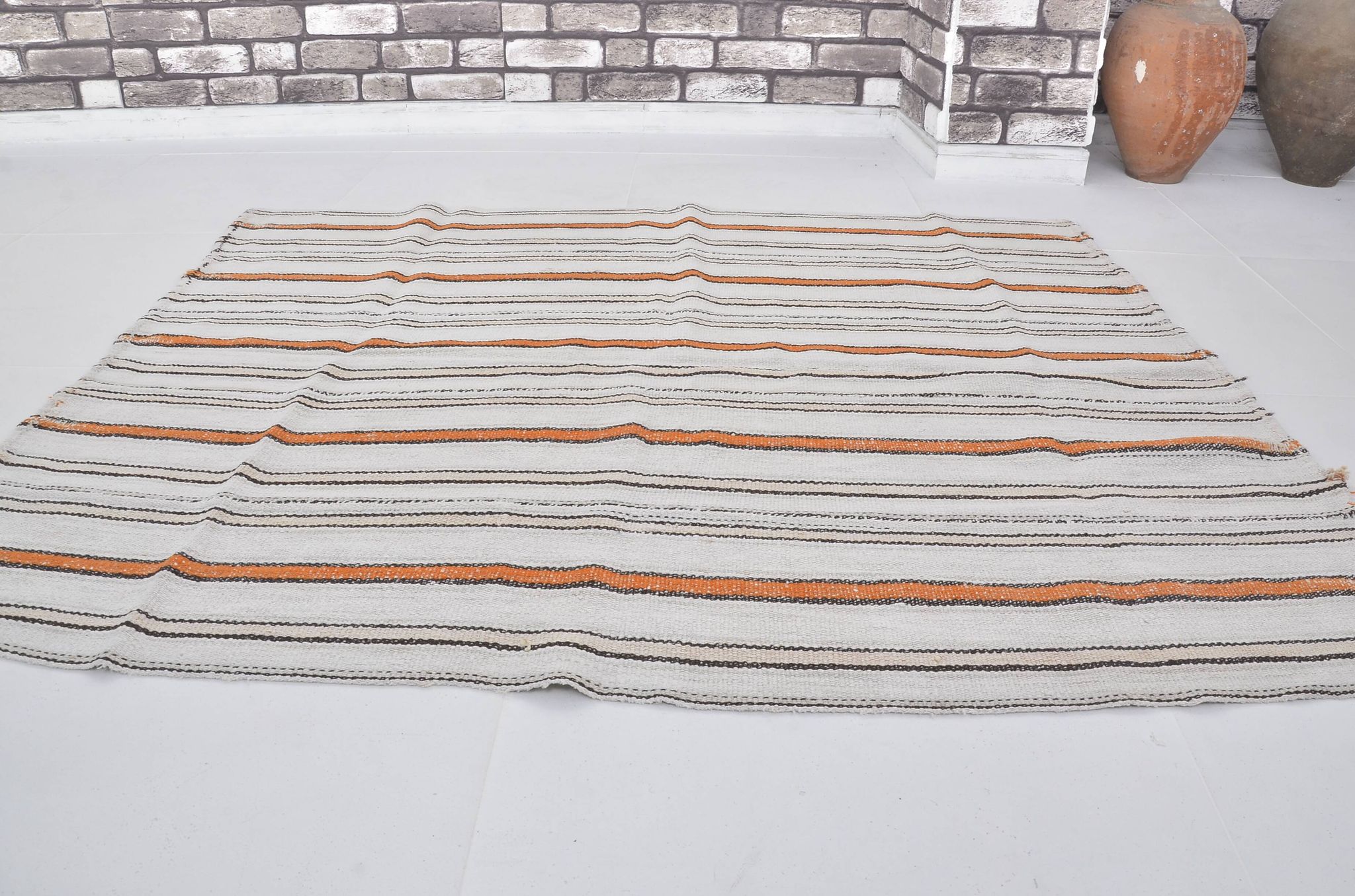 Tapis Kilim en chanvre d'Anatolie à rayures, référence 3681