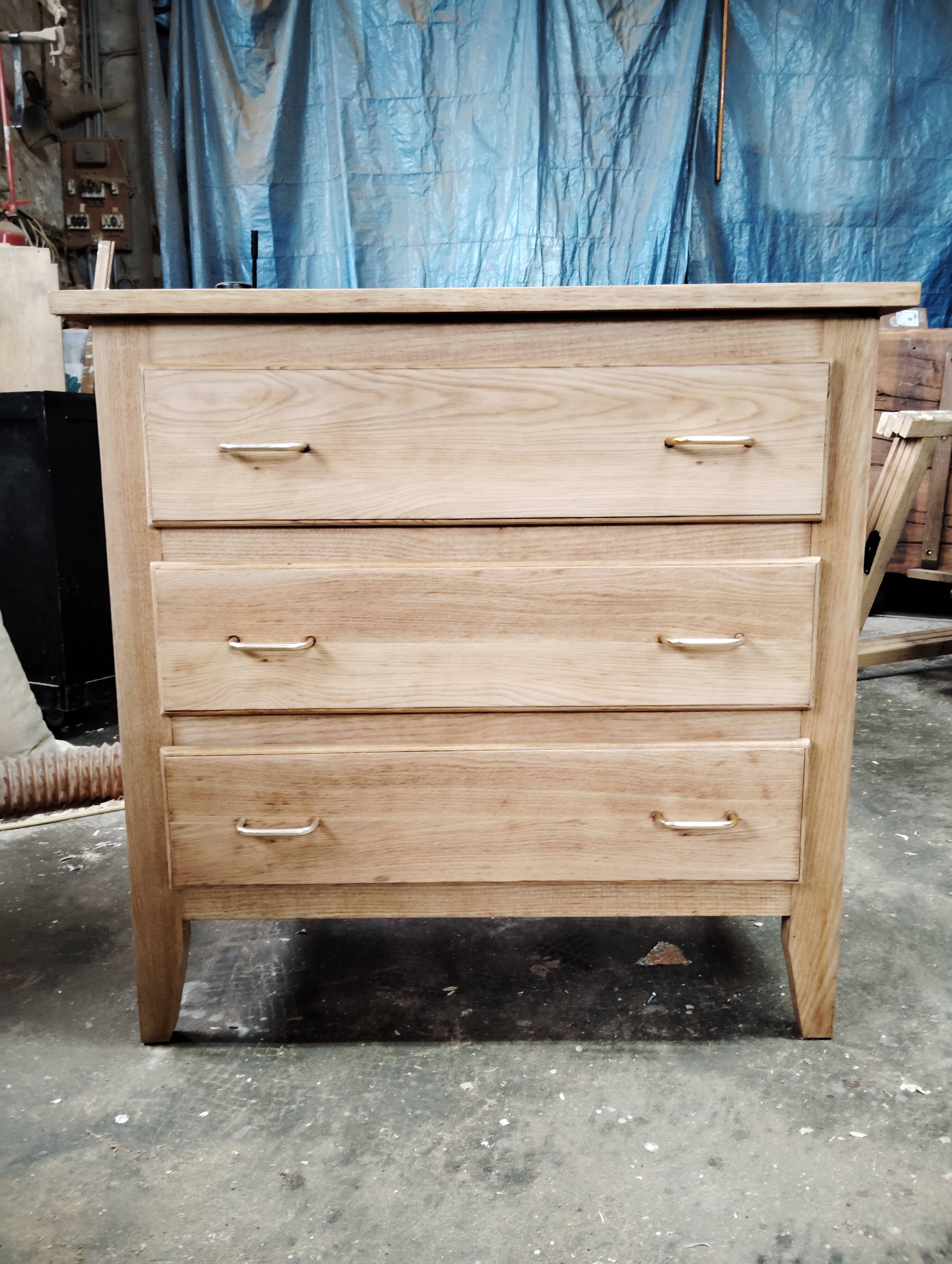 Small oak chest of drawers with compass feet