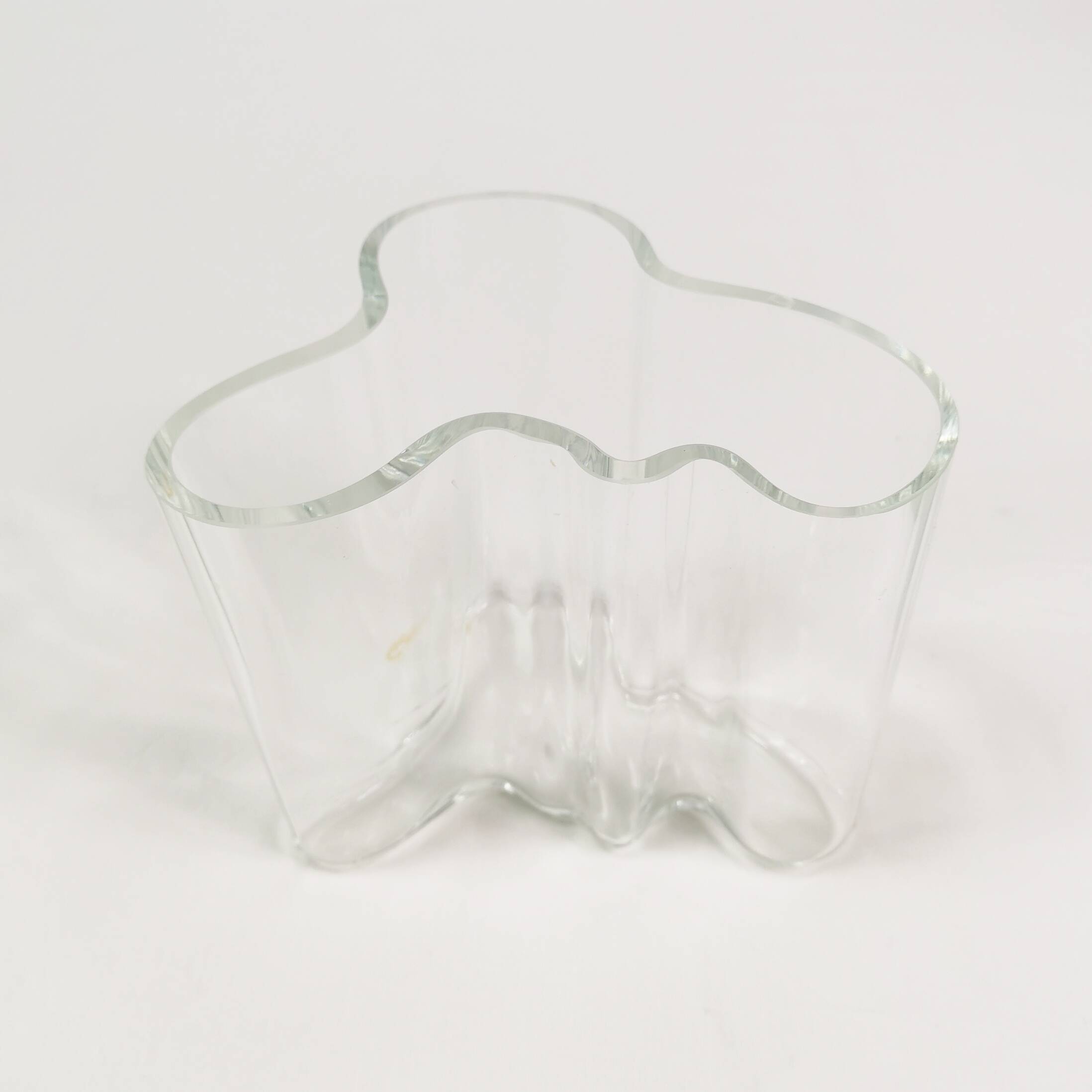 Mid Century pair of vases - glass vessels, Littala, designed by Alvar Aalto, Finland, 1980s.