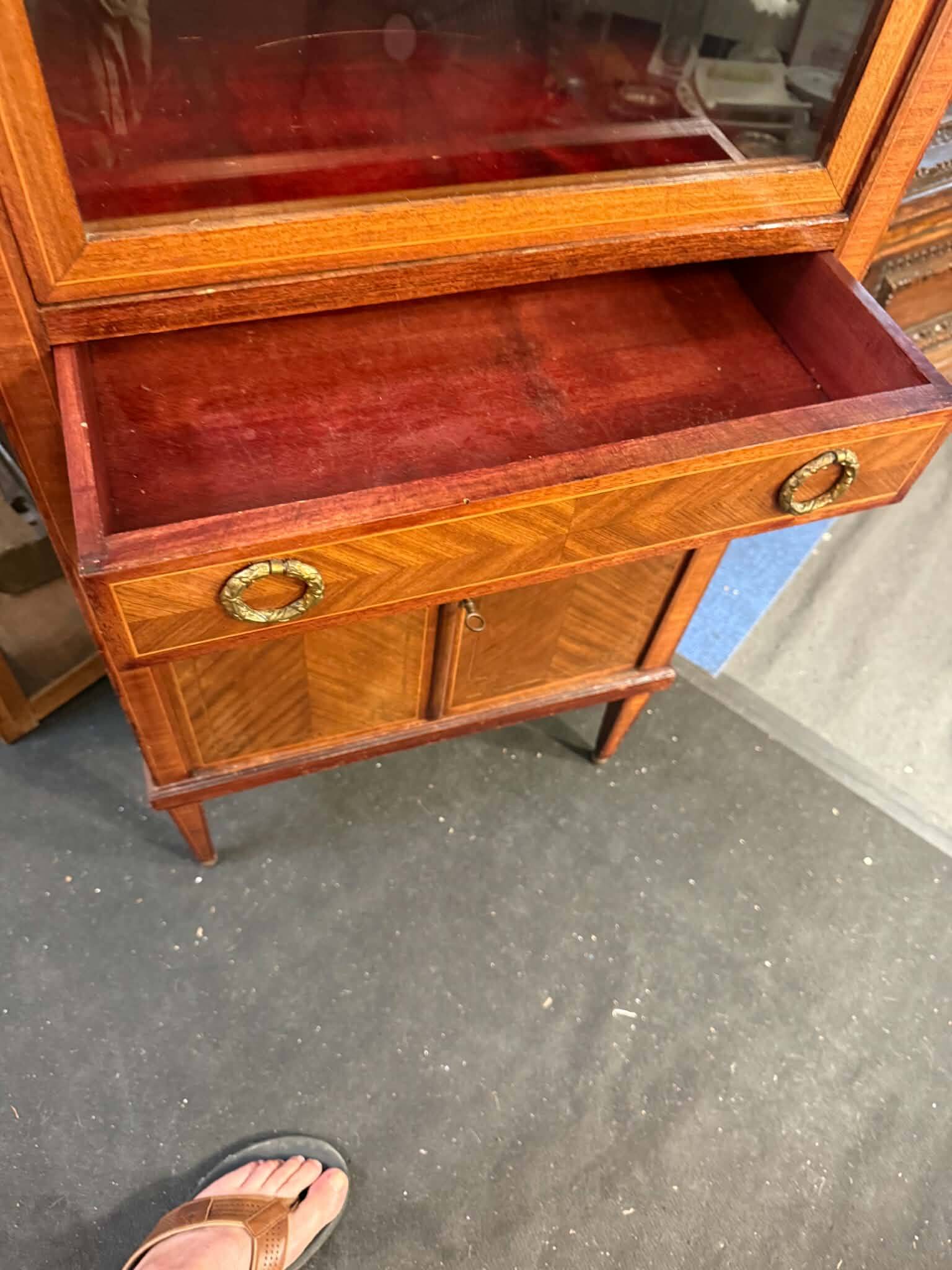 Vitrine Louis XVI marqueté
