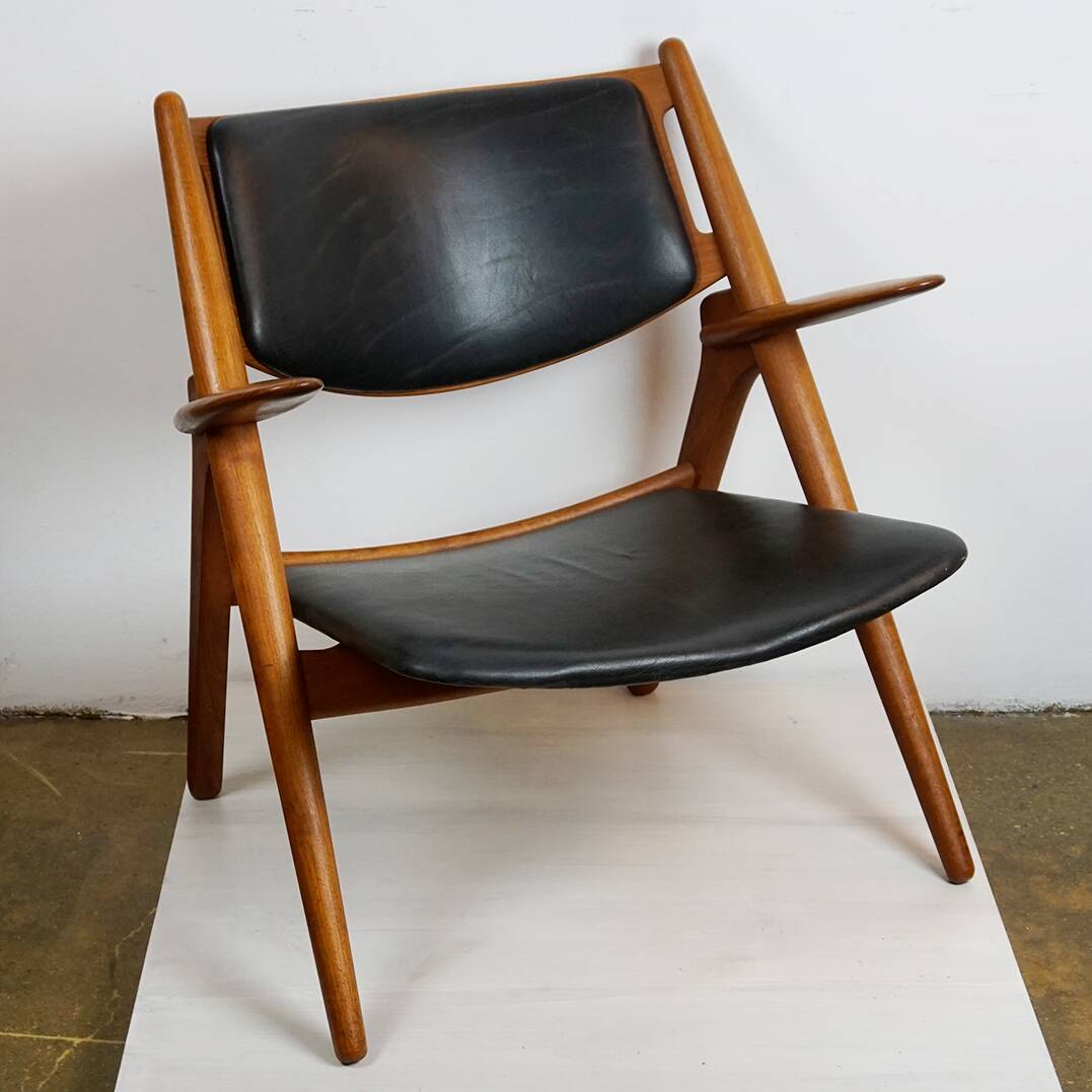 Chaise Lounge CH28 in Teak and Black Leather by Hans Wegner for Carl Hansen
