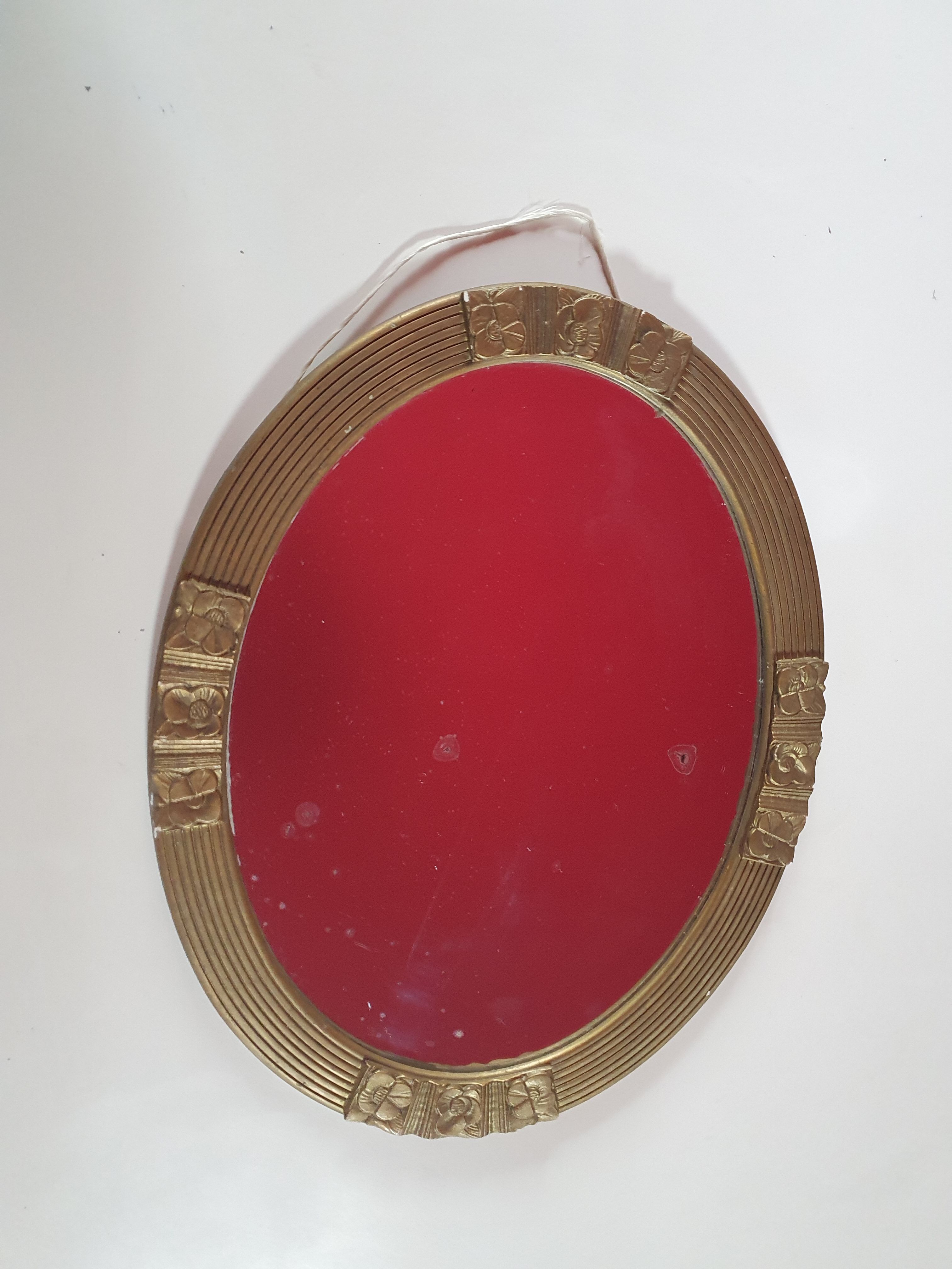 Miroir vintage art deco en platre doré avec detail fleurs,  quelques endroits rebords arriere abimé