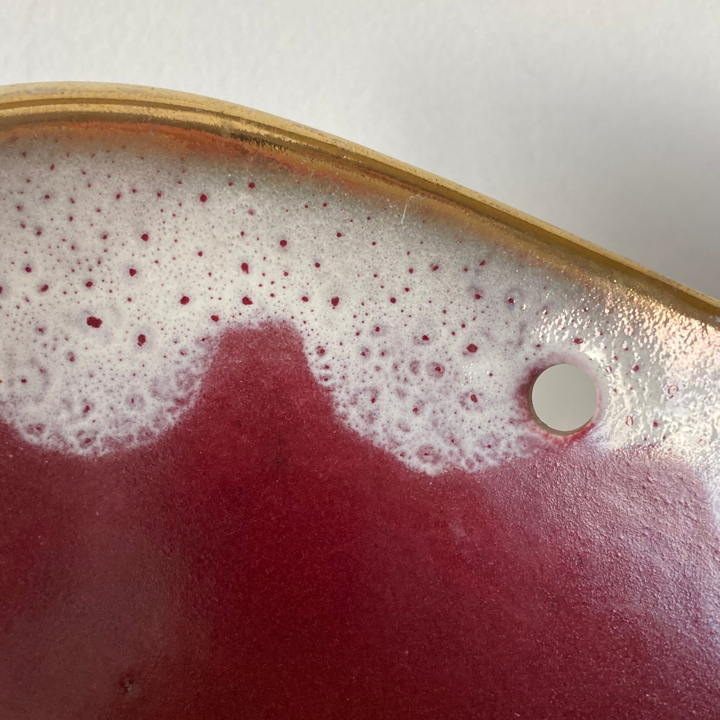 Earthenware pocket tray, red covered and foam with gilding