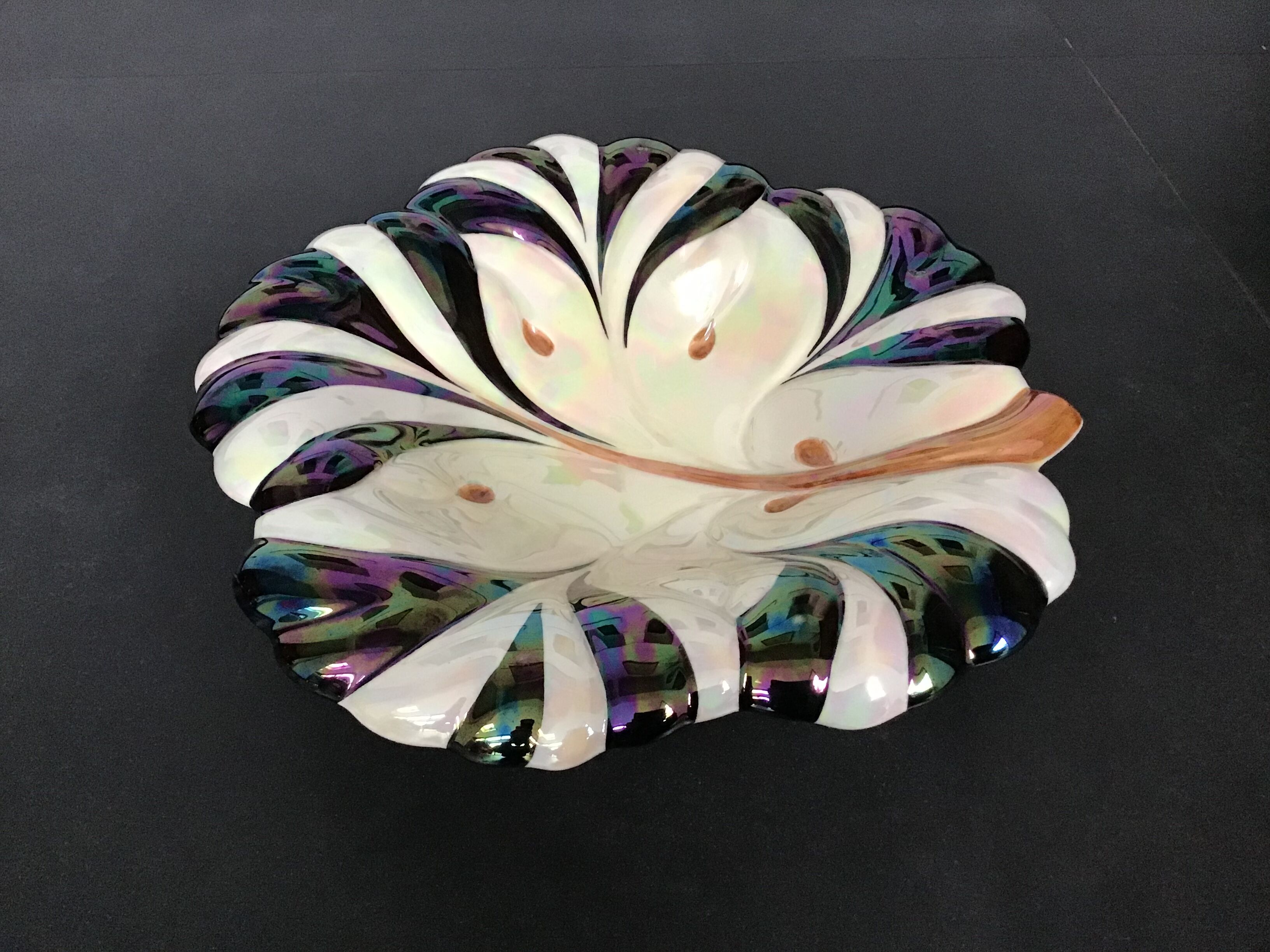 Verceram iridescent ceramic leaf cutter
