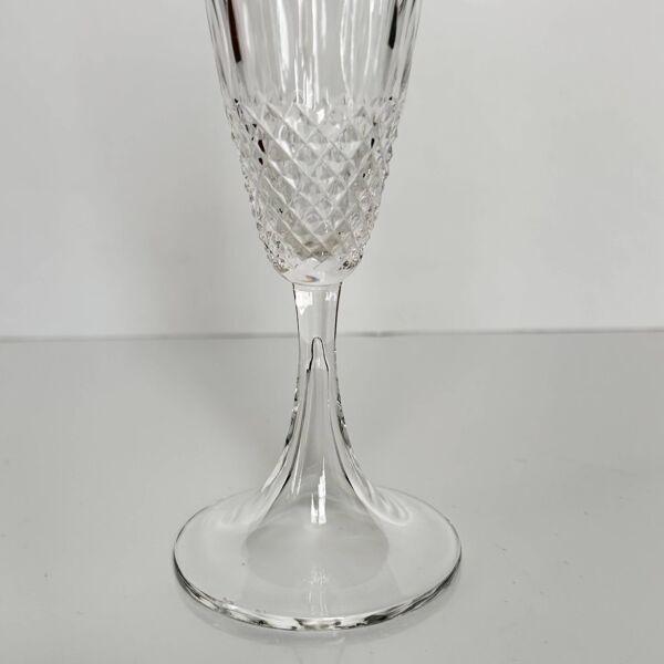 6 Flûtes à Champagne en Cristal Lalique   Modèle “Chinon”   Années 1960