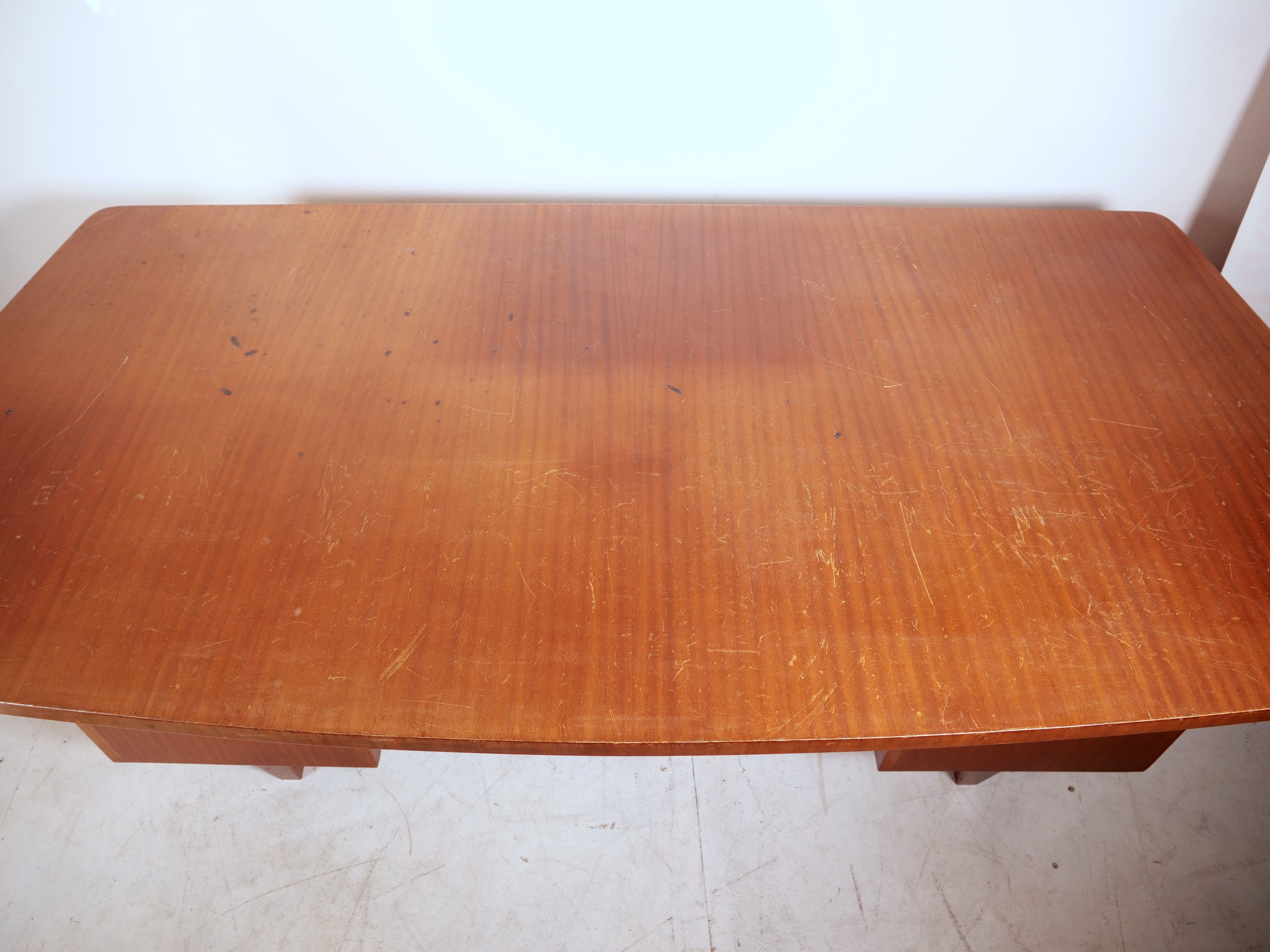 Executive desk model Boomerang standard from De Coene