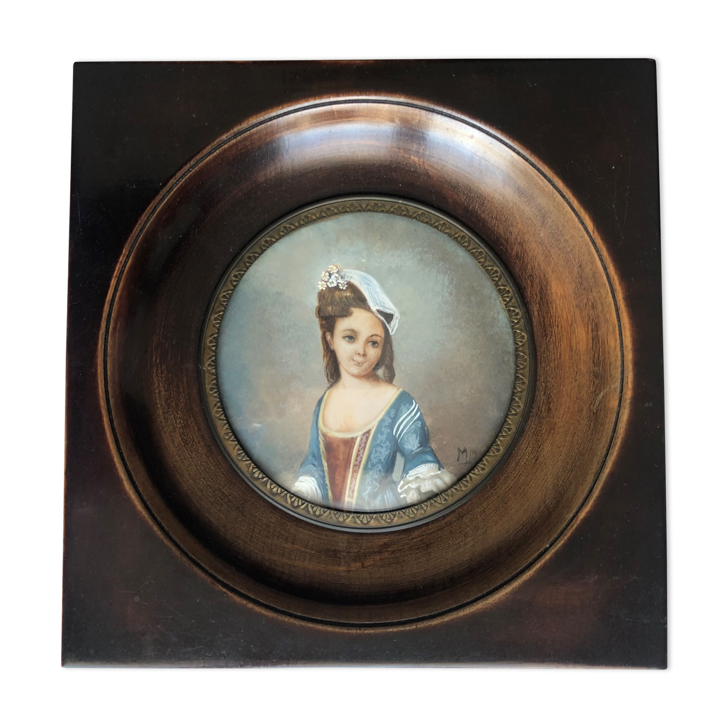 Table: miniature - portrait of a girl