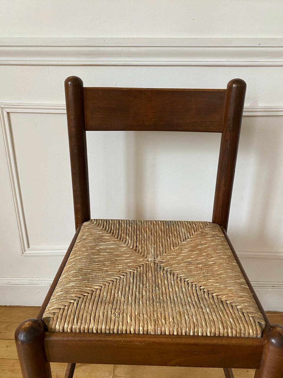 Chaise en bois et assise paillée