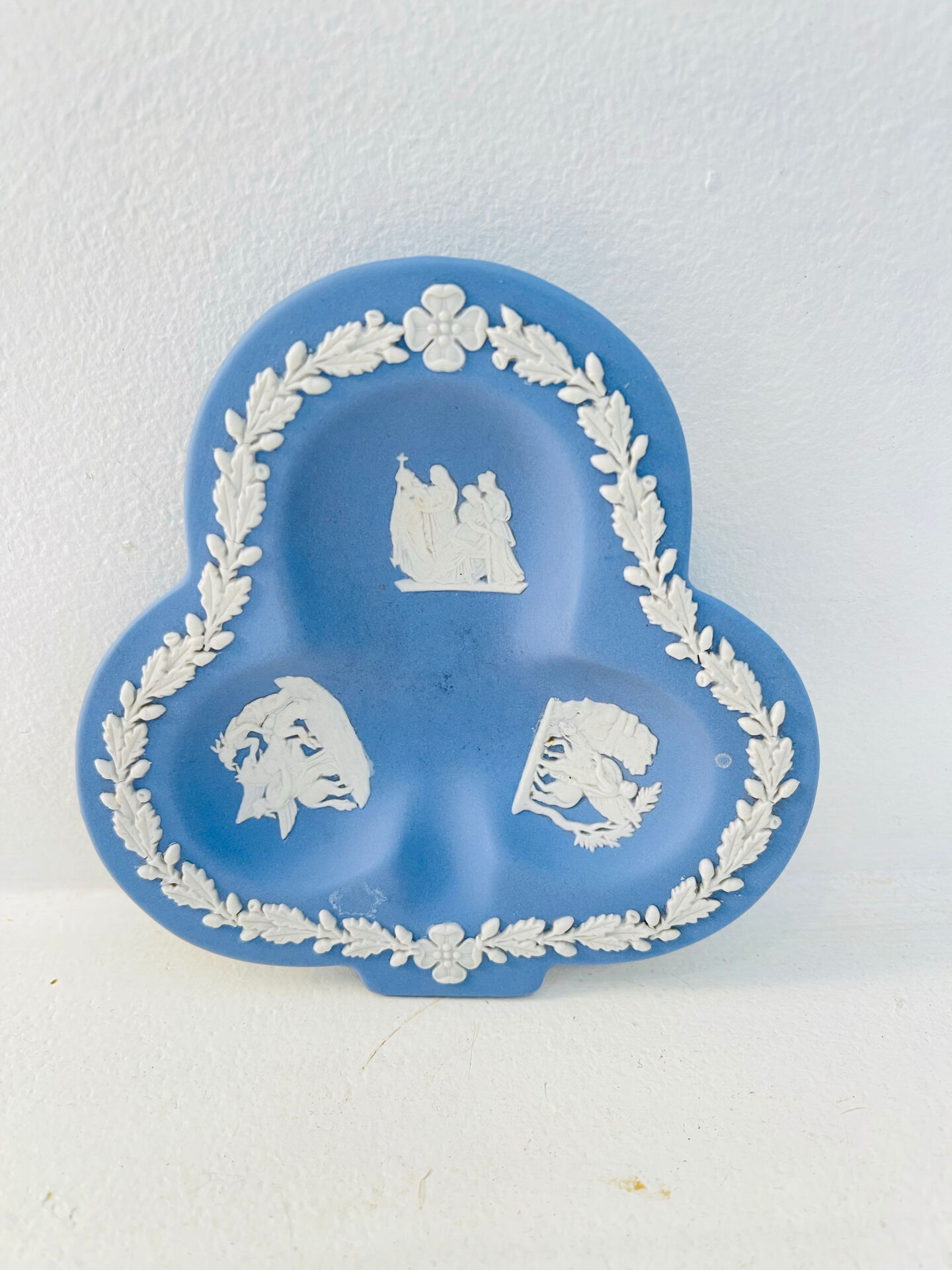 Small Wedgwood blue jasperware trinket dish – England