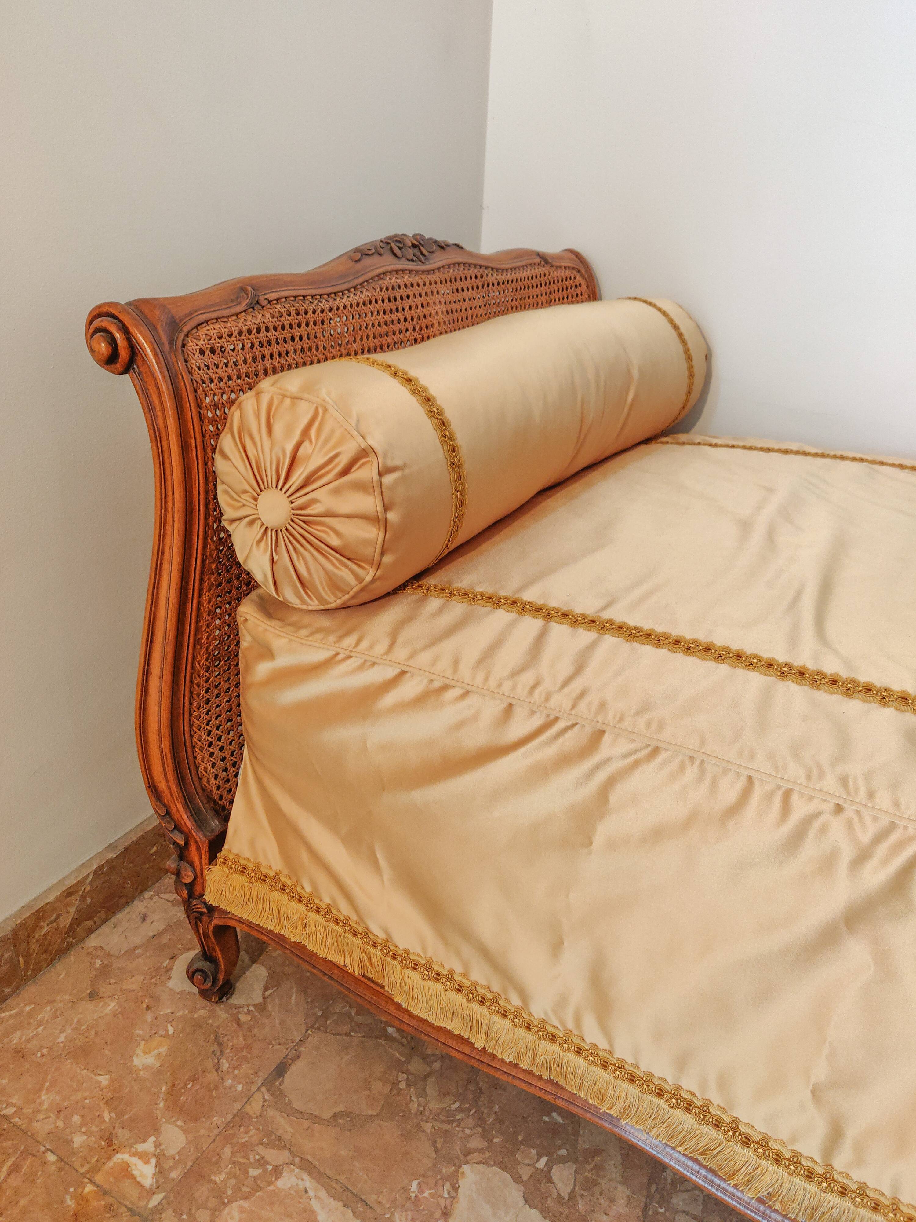 Louis XV bed in cannage