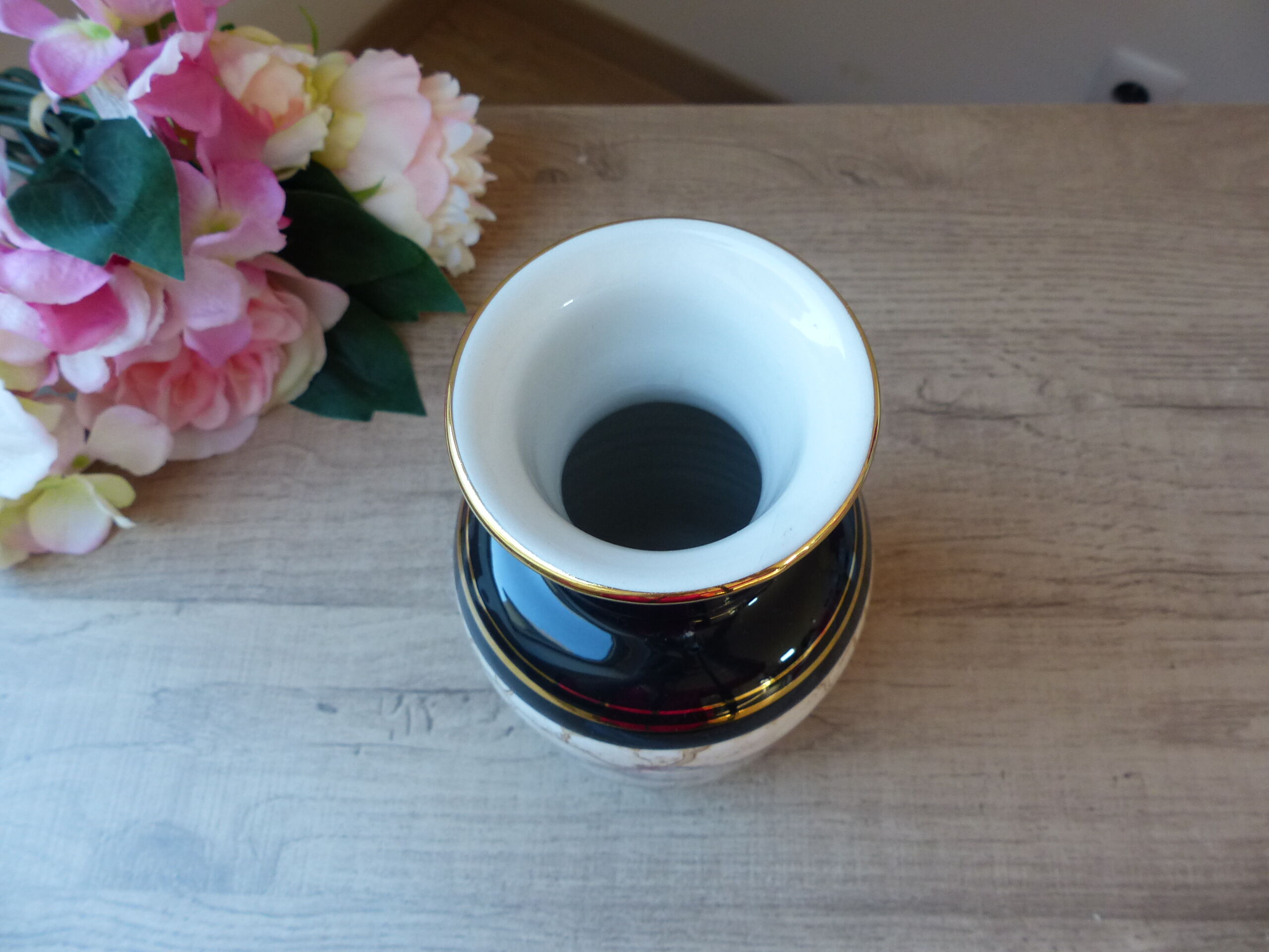 Black and gold vintage vase, ribbed decorated vase, black marble ceramic vase, oriental vase