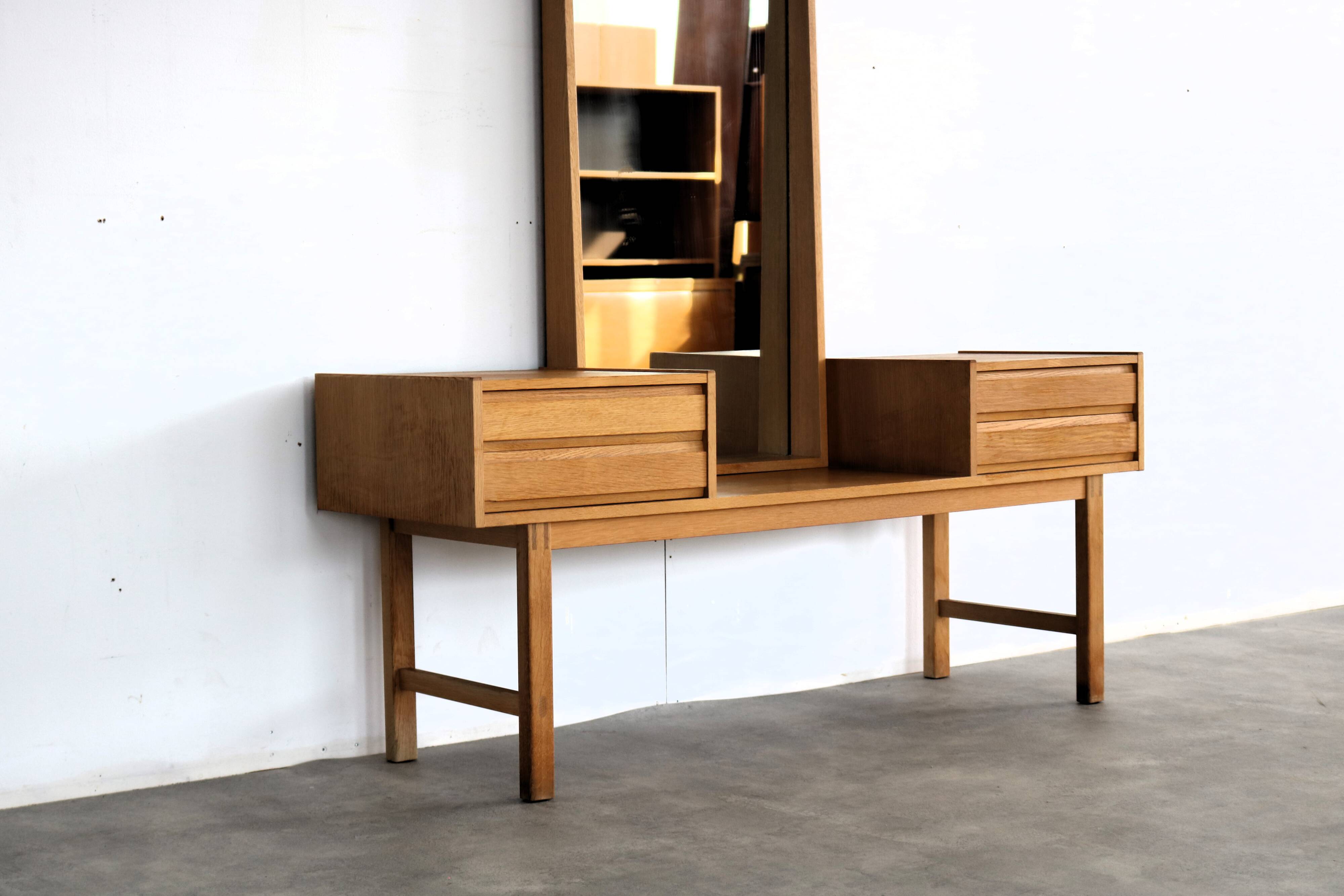 Vintage dressing table