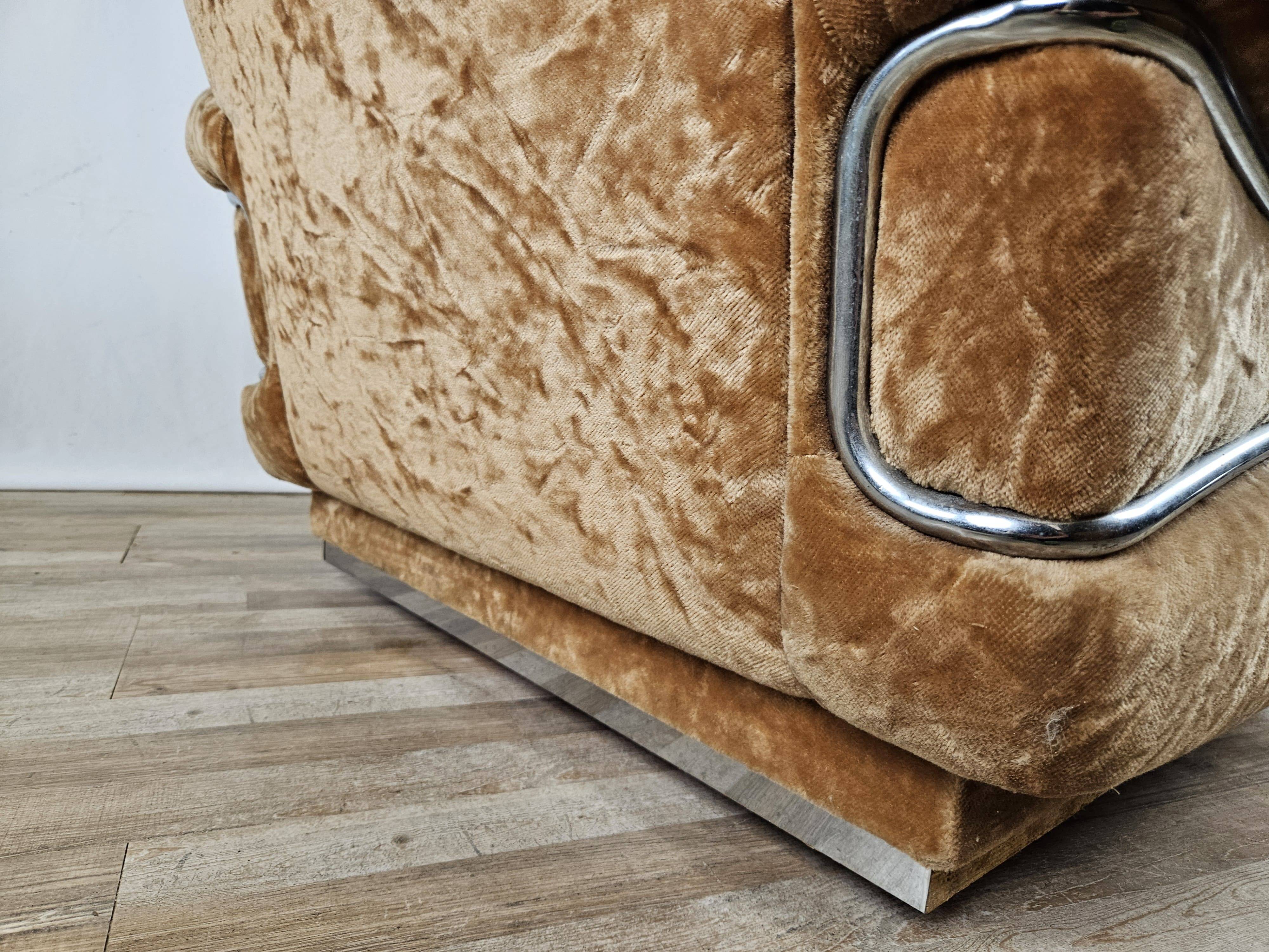 Fauteuil années 70 en tissu et acier