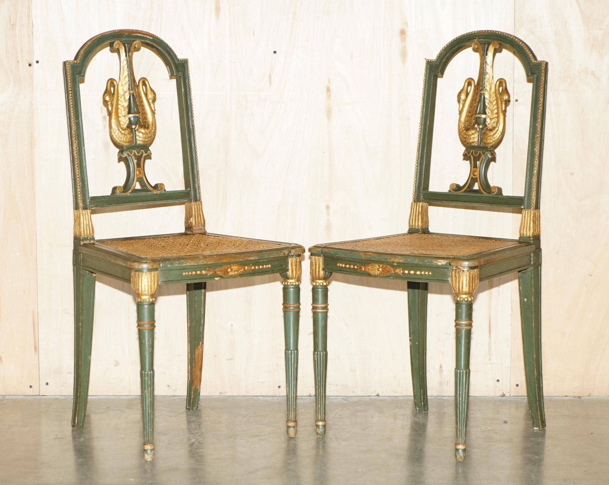 Paire Antique Chaises d'Appoint William Kent Empire Sculptées en Cygne
