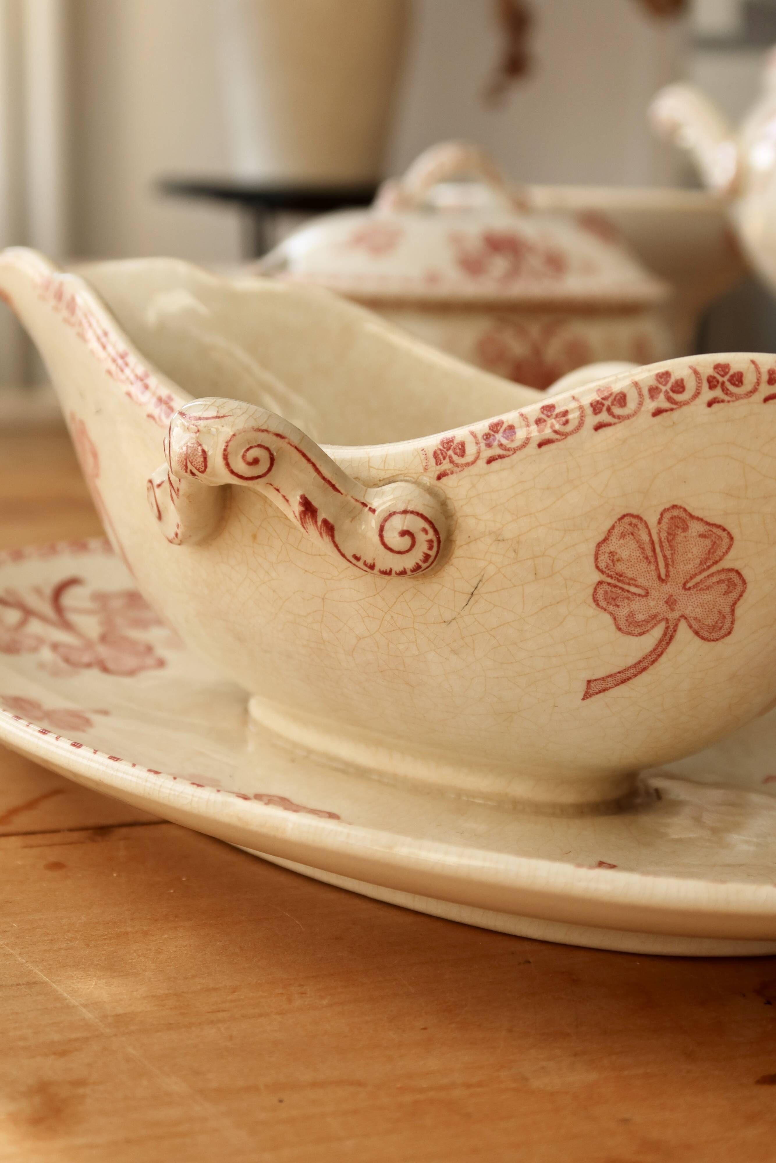 Antique sauceboat made of red ironstone, Lunéville model Lucien.