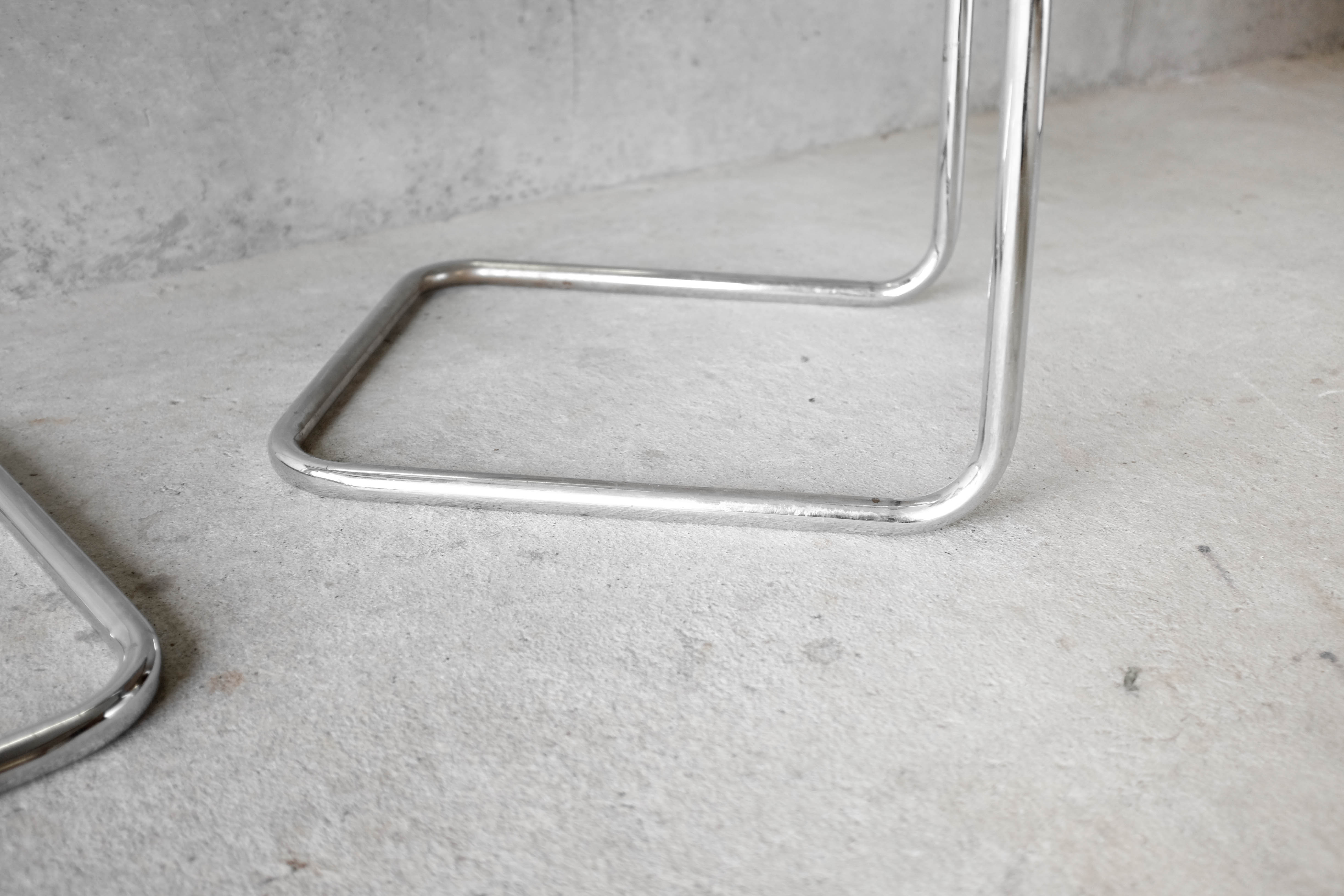 Pair of chairs cesca B32 black by Marcel Breuer