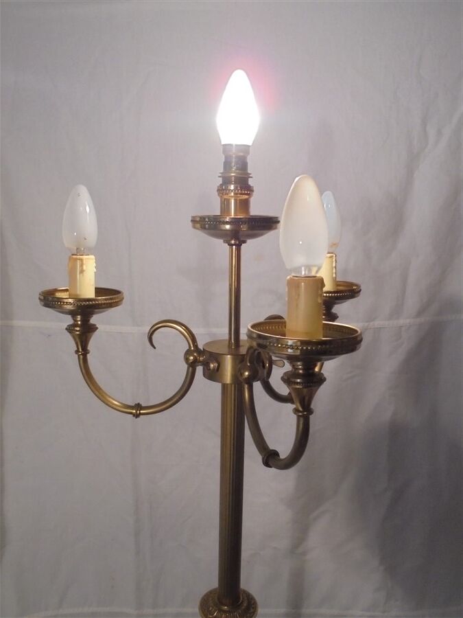 Lampadaire tripode en laiton